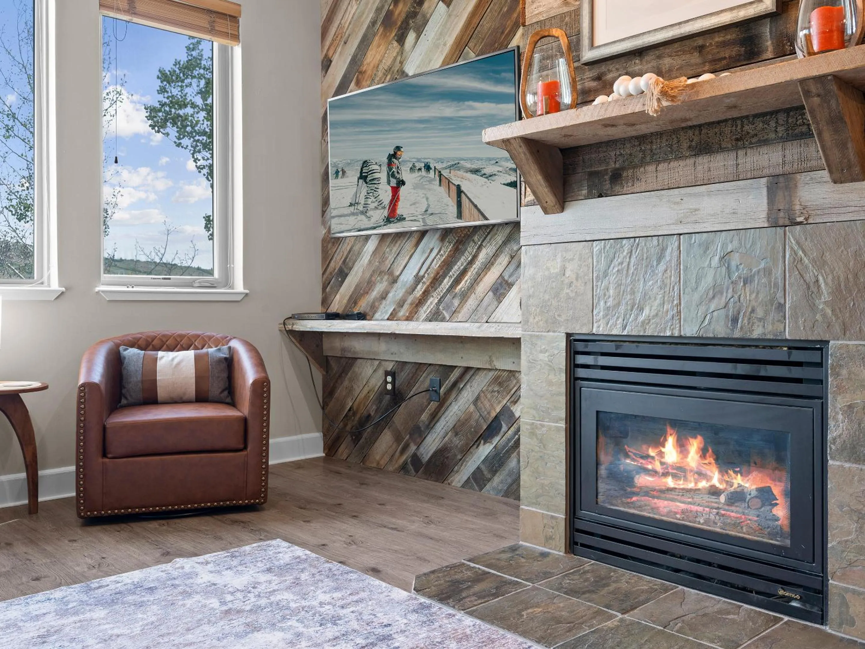 Living room in Crestview Condominiums by All Seasons Resort Lodging