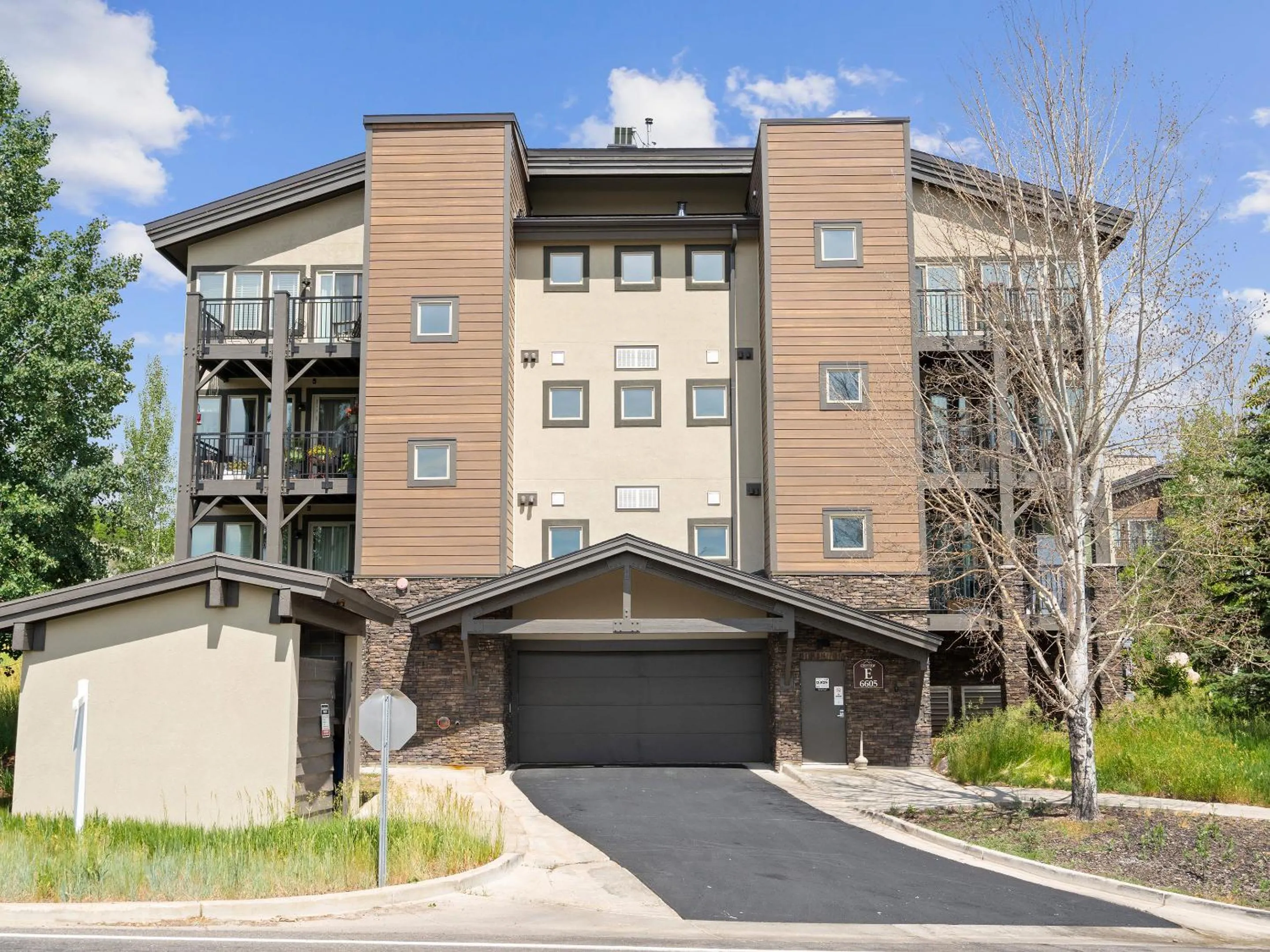 Property building in Crestview Condominiums by All Seasons Resort Lodging