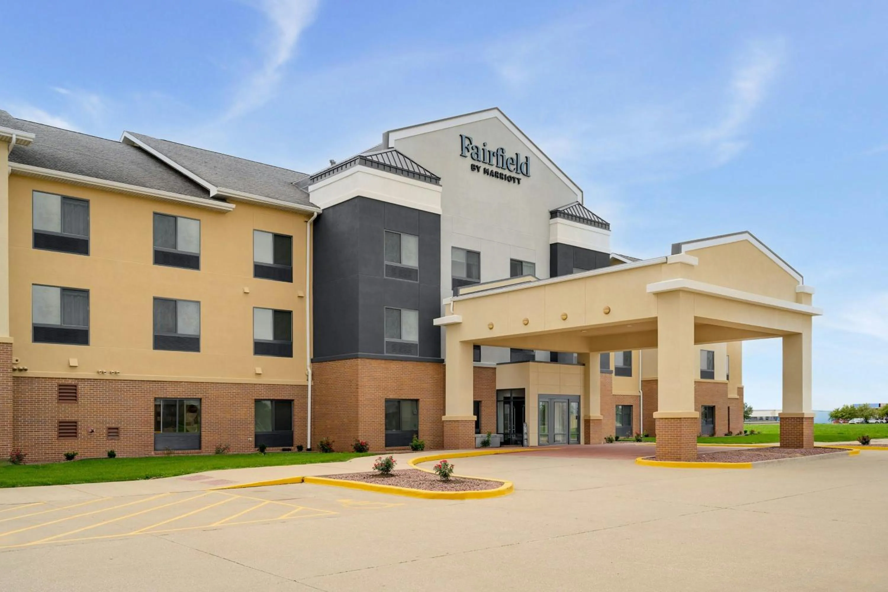 Property building in Fairfield Inn & Suites Bloomington