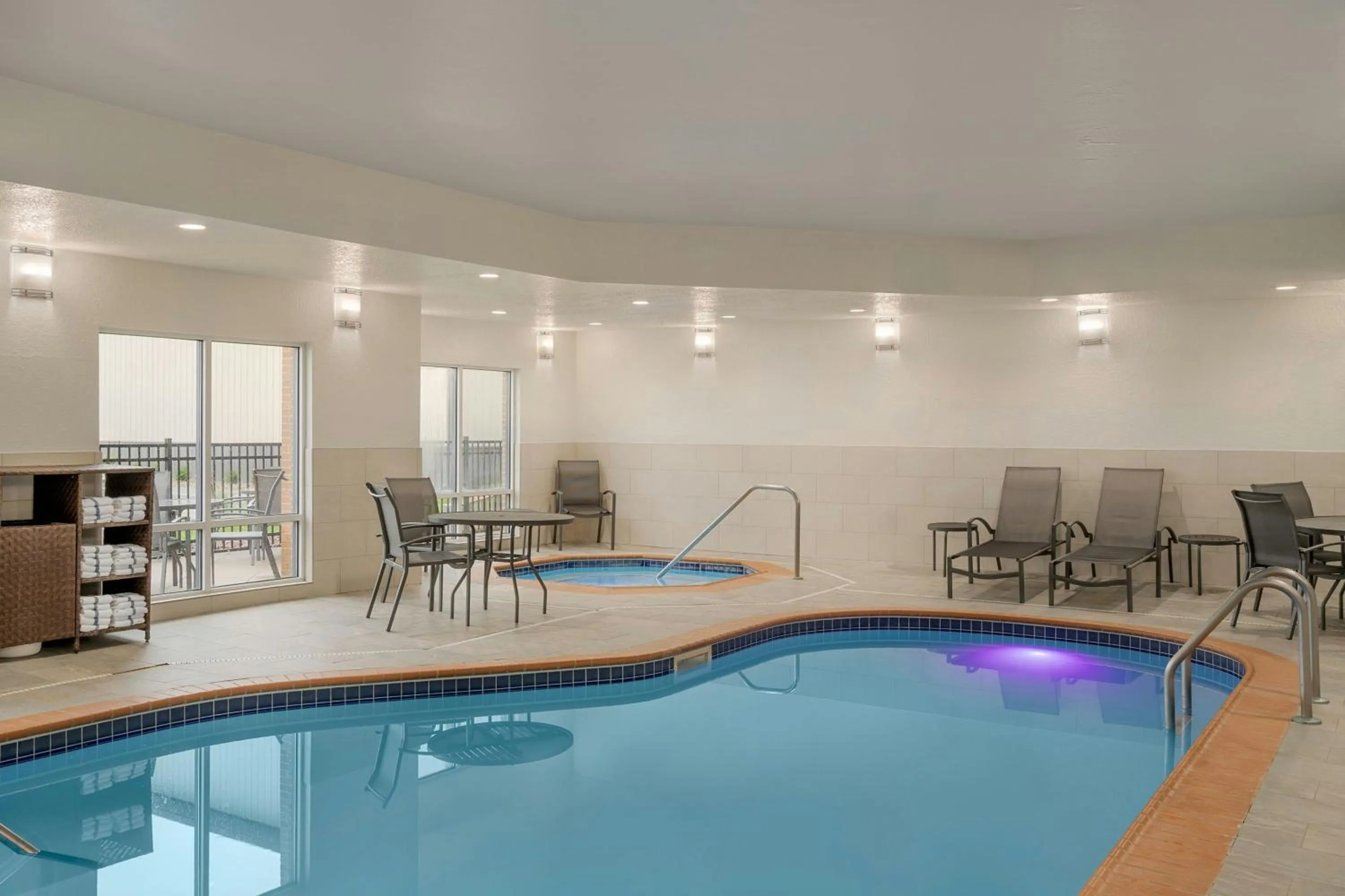 Swimming pool in Fairfield Inn & Suites Bloomington