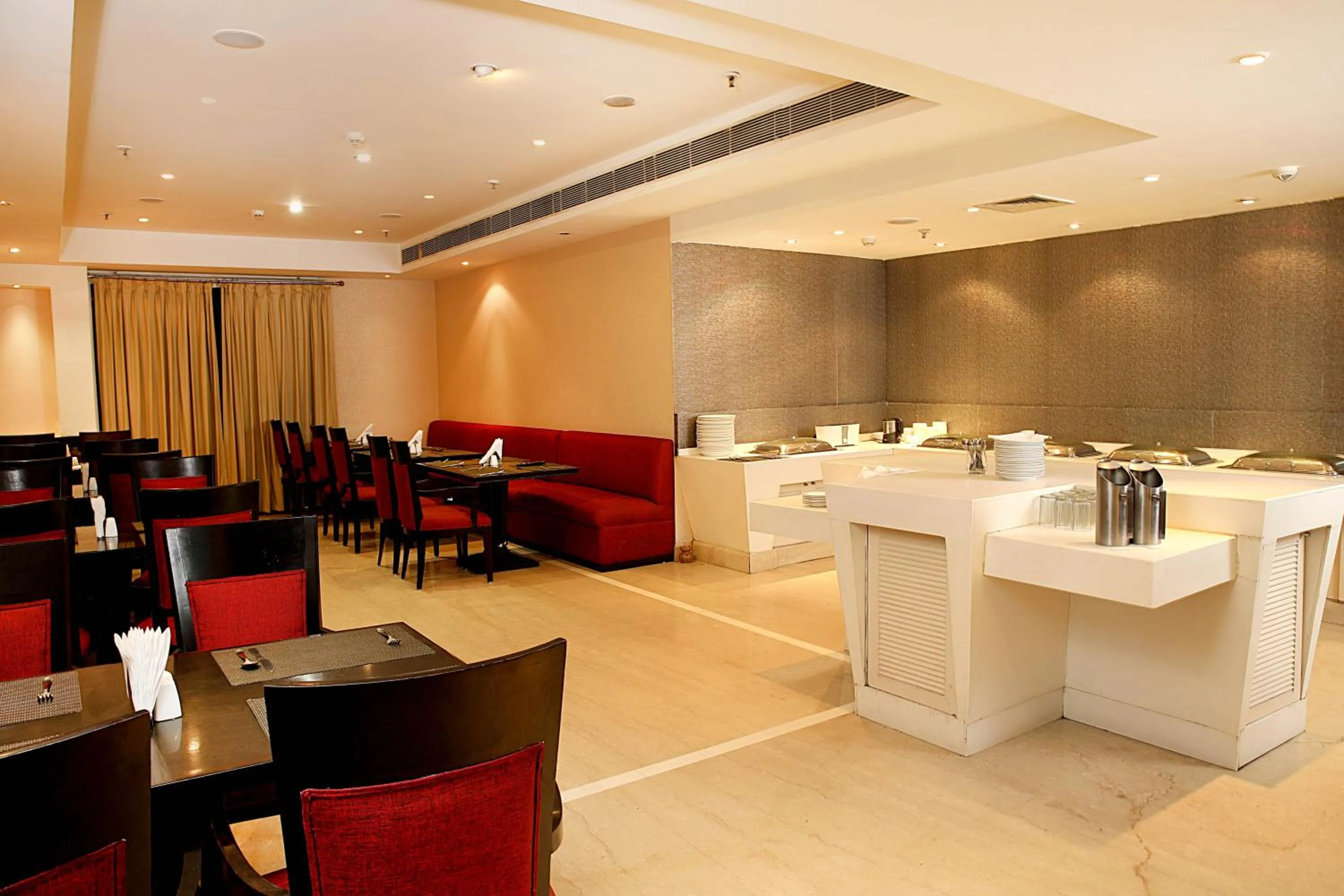 Restaurant/places to eat in Inde Hotel Huda City Centre Vista Woods, Gurgaon