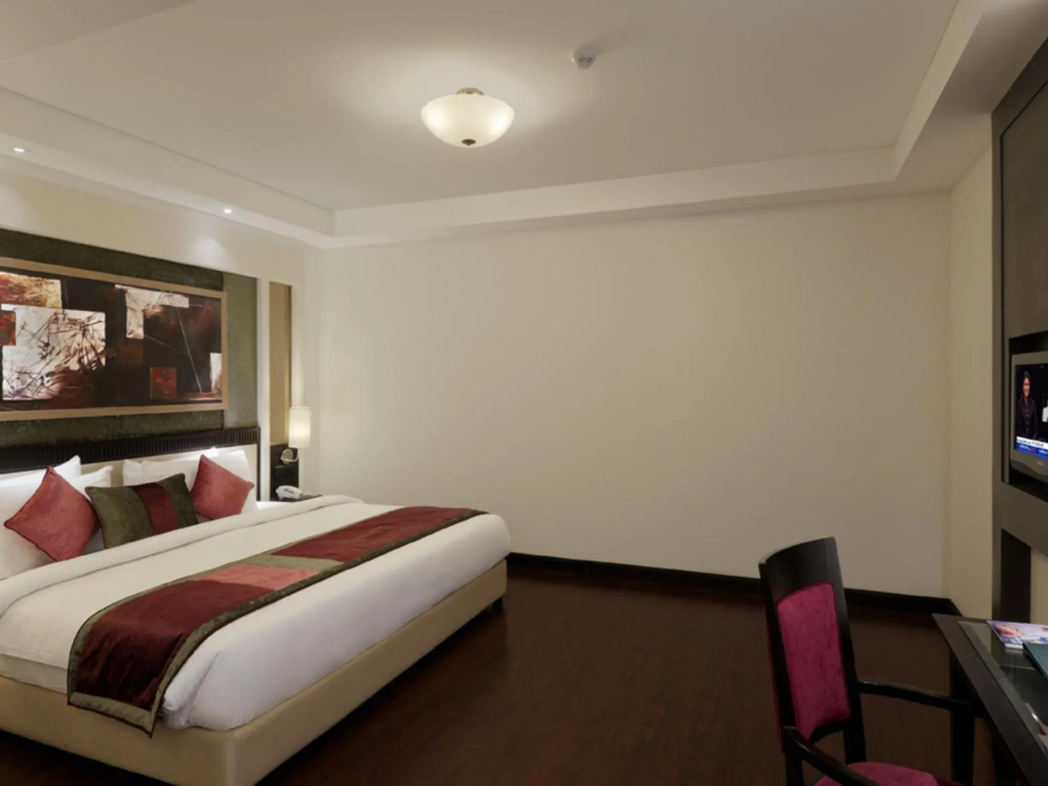 Bed in Inde Hotel Huda City Centre Vista Woods, Gurgaon