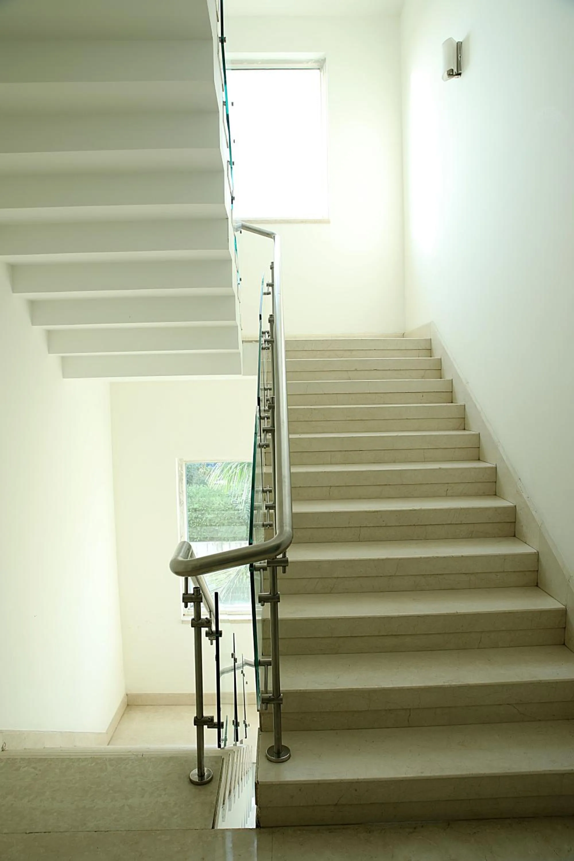 Area and facilities in Inde Hotel Huda City Centre Vista Woods, Gurgaon