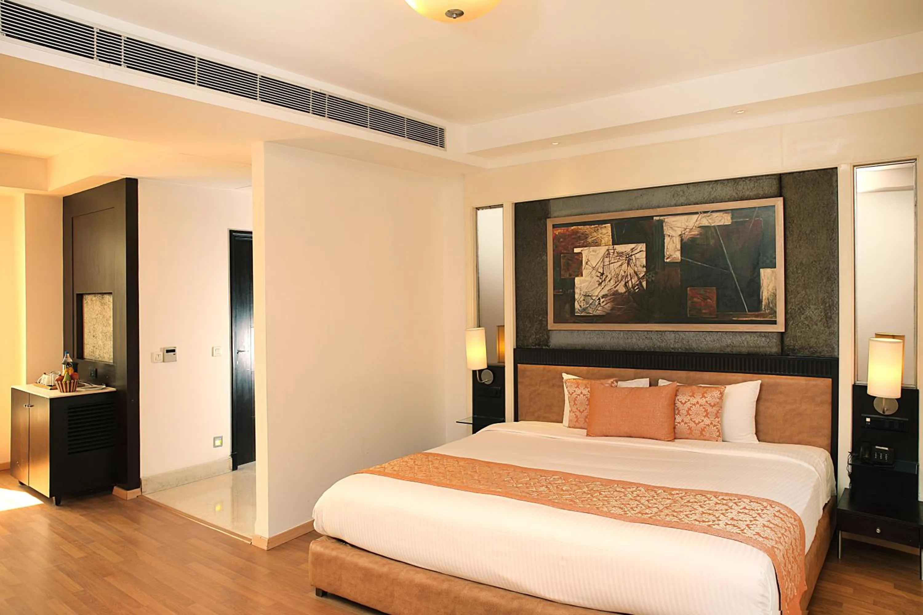 Bed in Inde Hotel Huda City Centre Vista Woods, Gurgaon