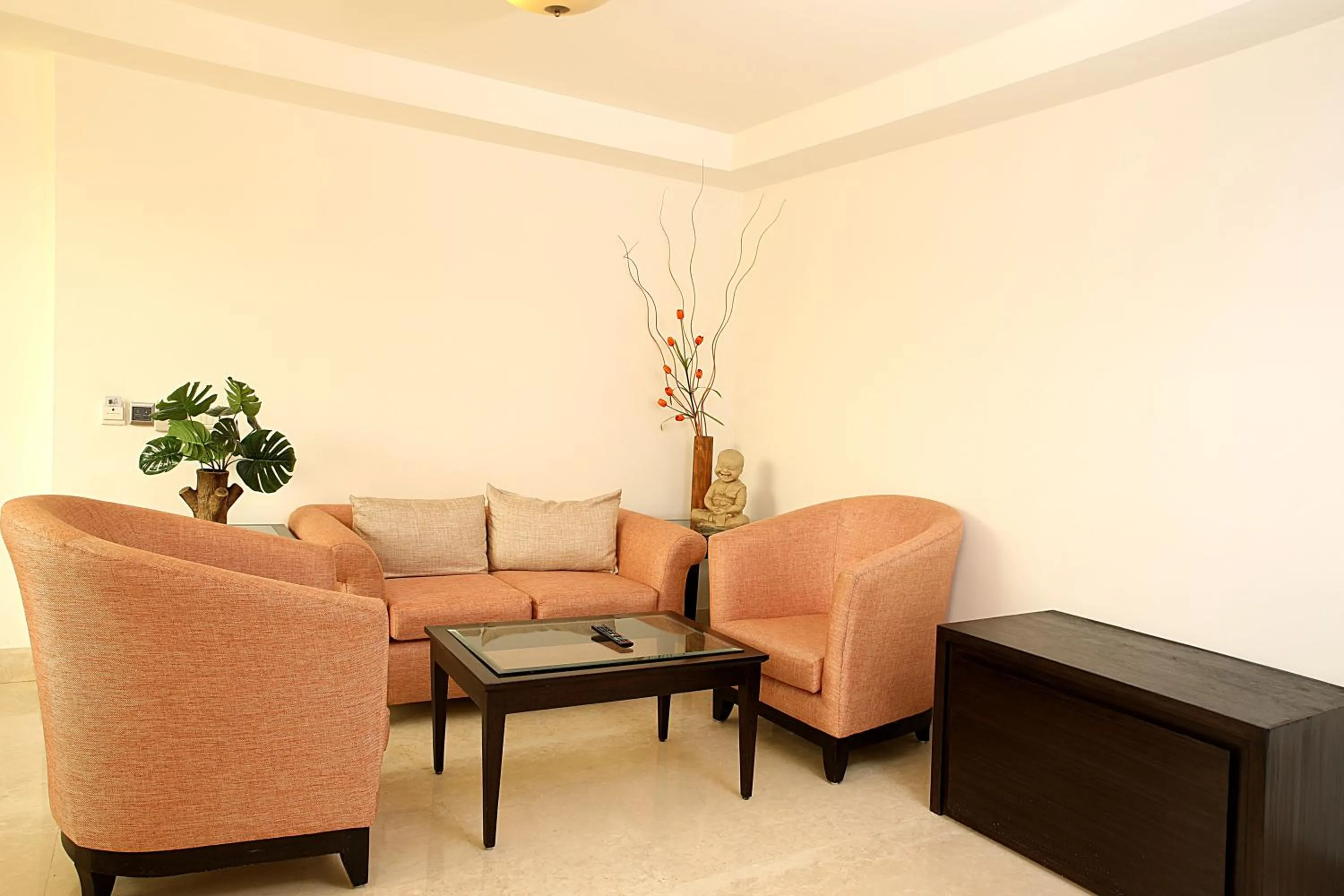 Living room in Inde Hotel Huda City Centre Vista Woods, Gurgaon