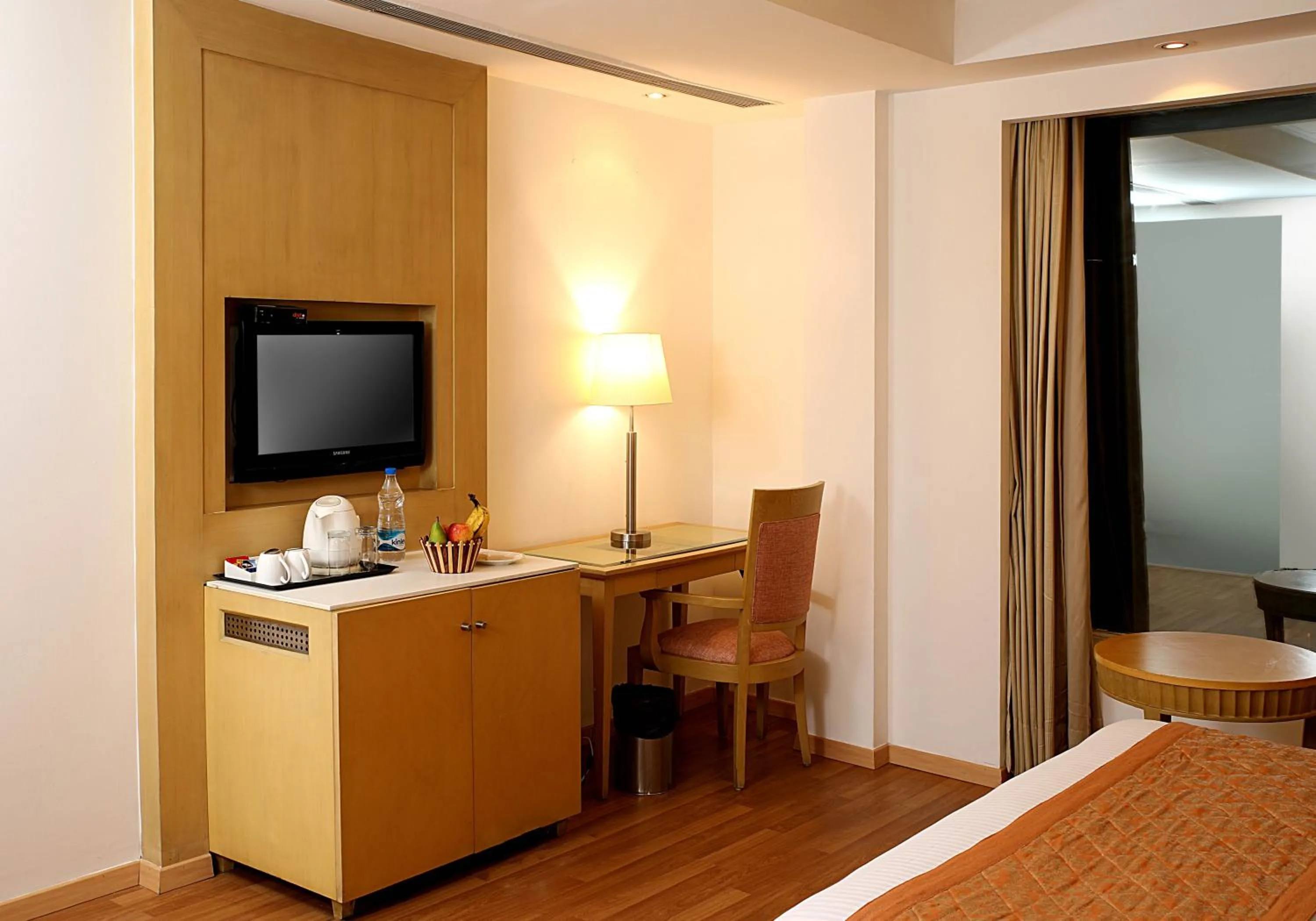 Bed in Inde Hotel Huda City Centre Vista Woods, Gurgaon