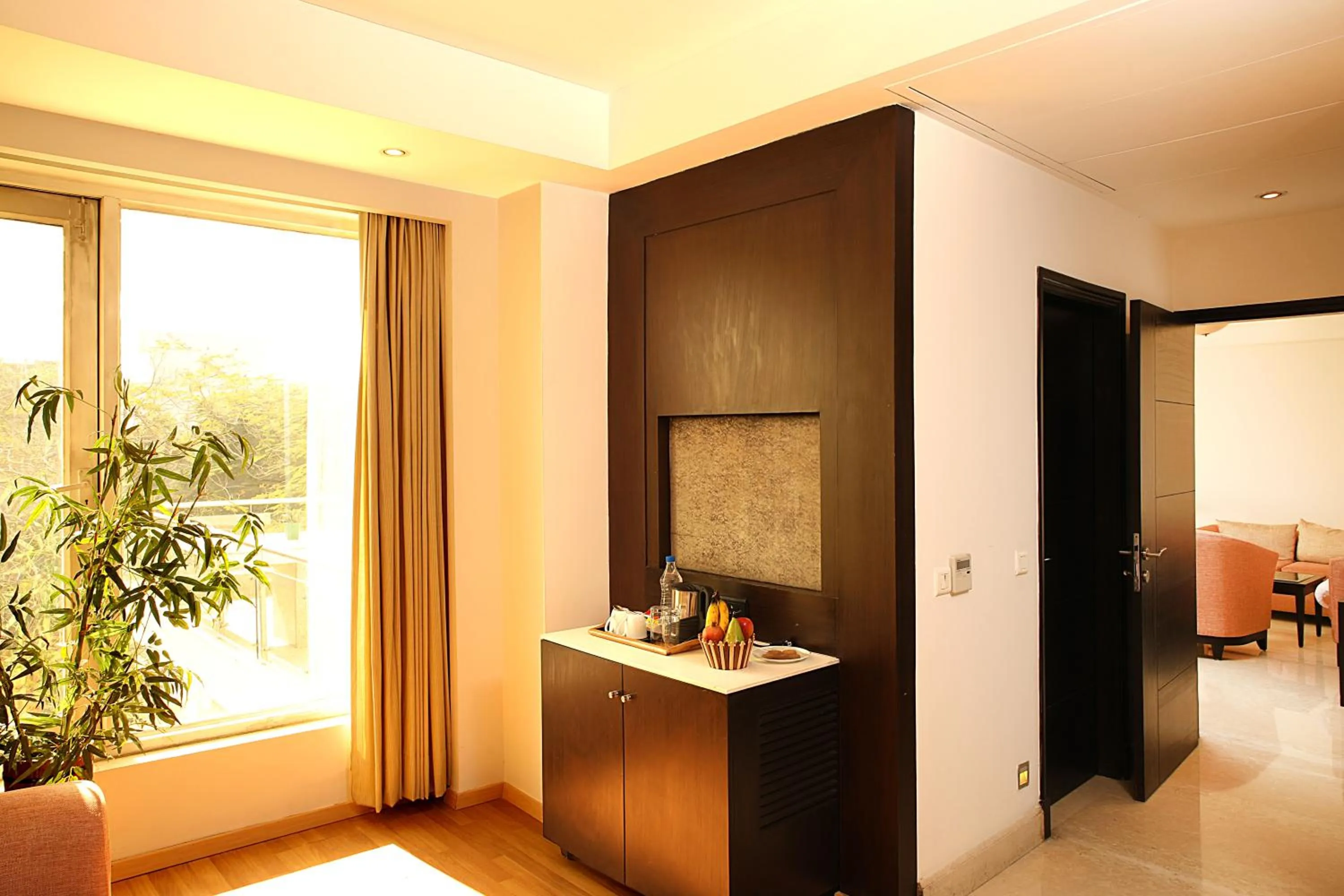 TV and multimedia in Inde Hotel Huda City Centre Vista Woods, Gurgaon