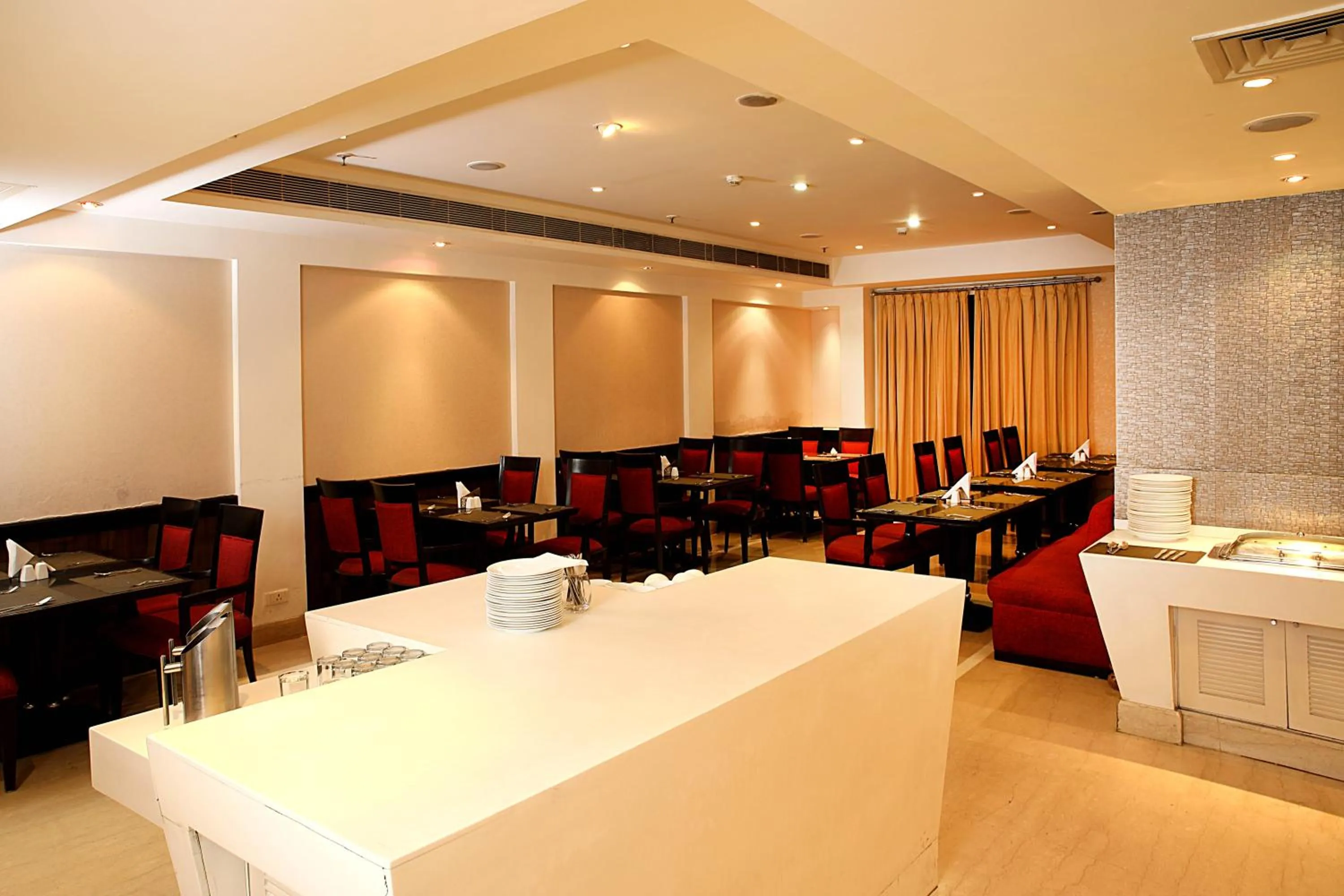 Restaurant/places to eat in Inde Hotel Huda City Centre Vista Woods, Gurgaon