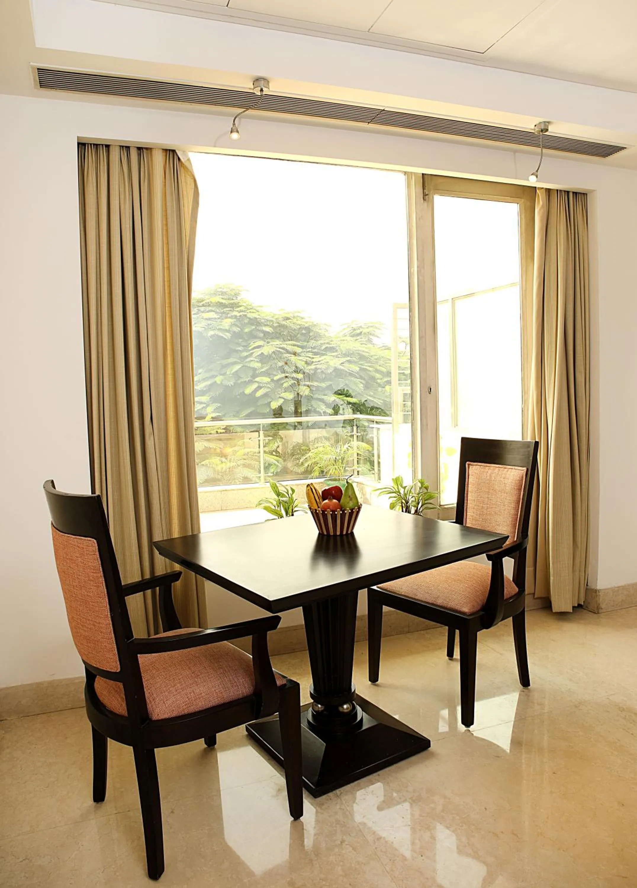 Seating area in Inde Hotel Huda City Centre Vista Woods, Gurgaon
