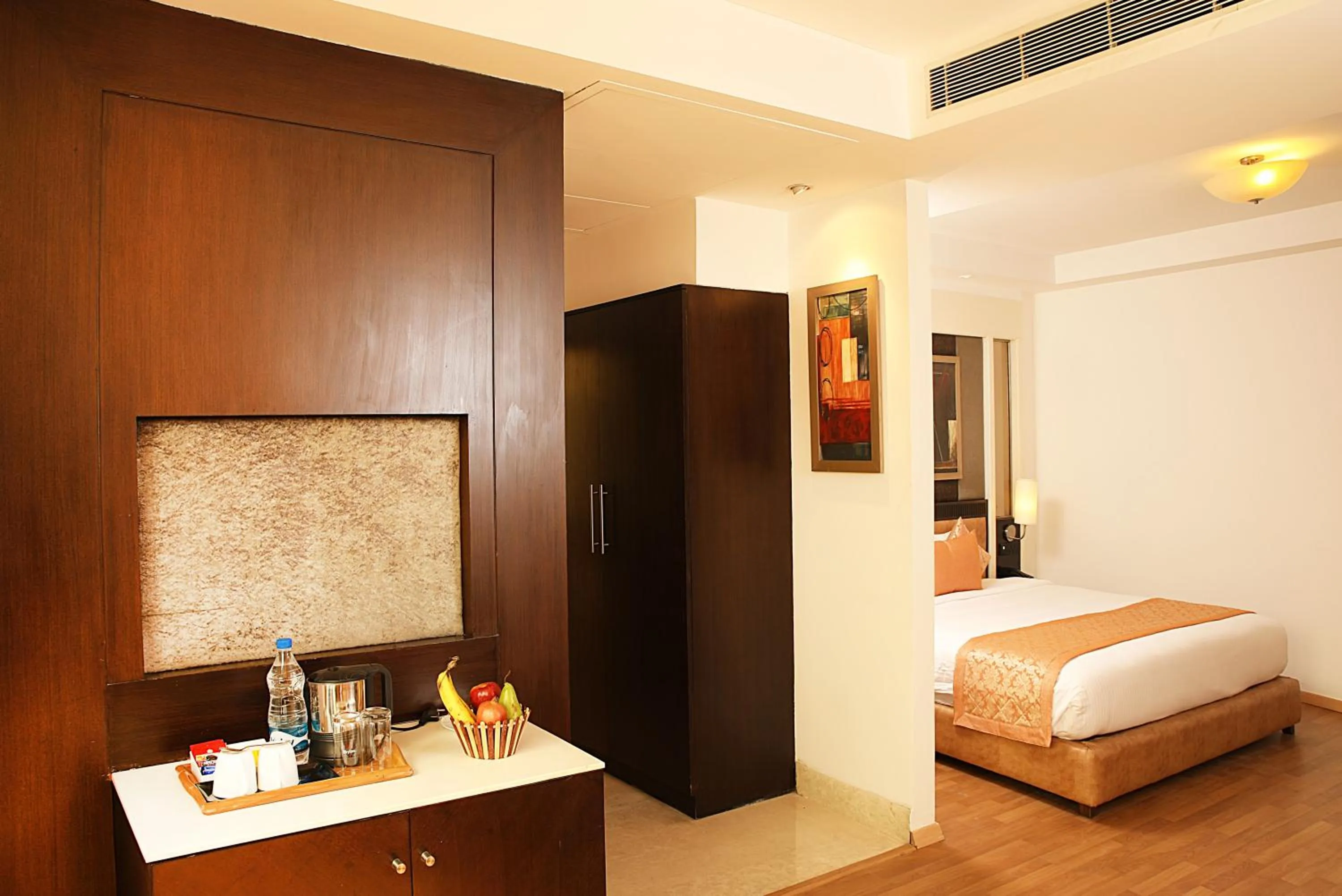 Bedroom in Inde Hotel Huda City Centre Vista Woods, Gurgaon