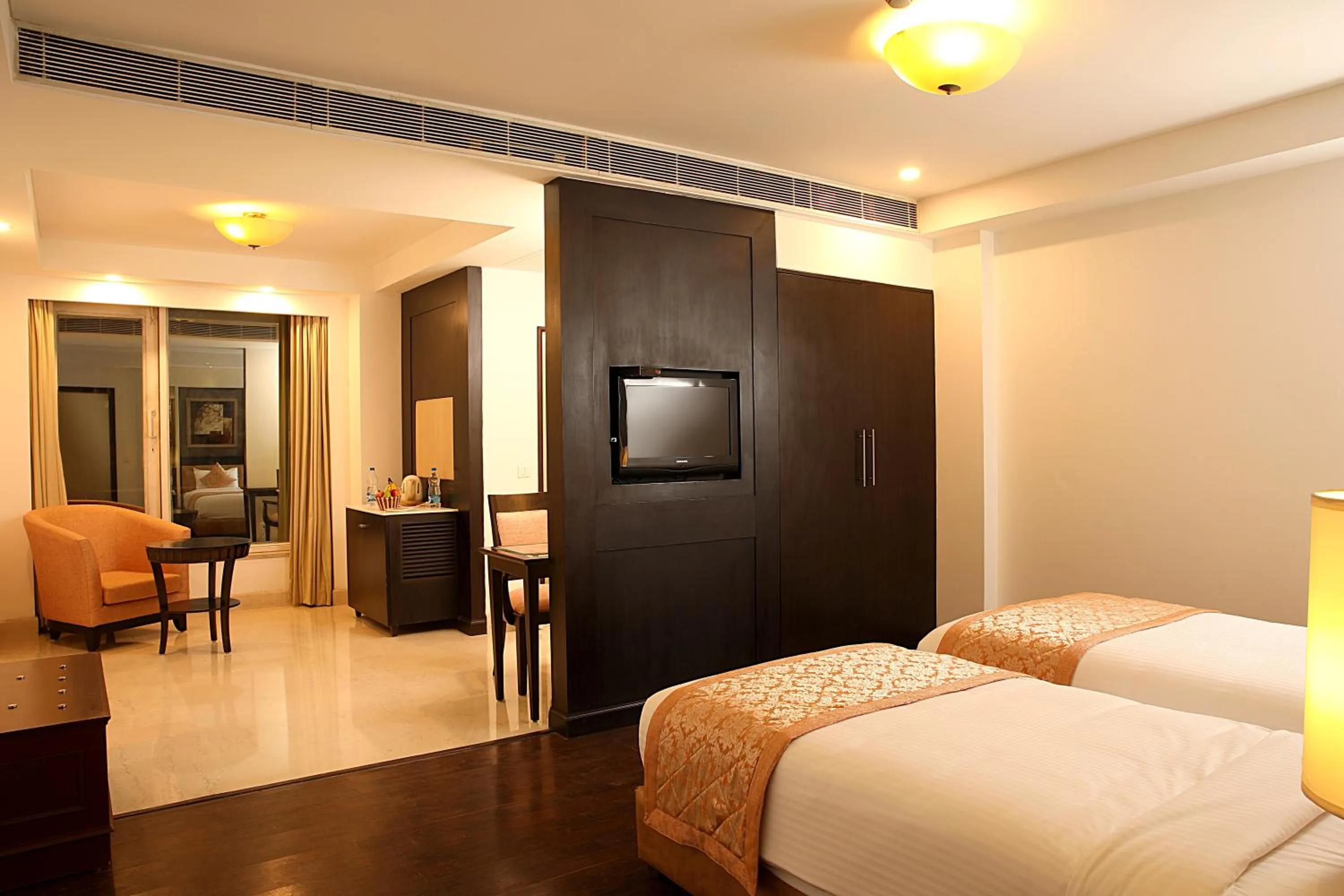 TV and multimedia in Inde Hotel Huda City Centre Vista Woods, Gurgaon