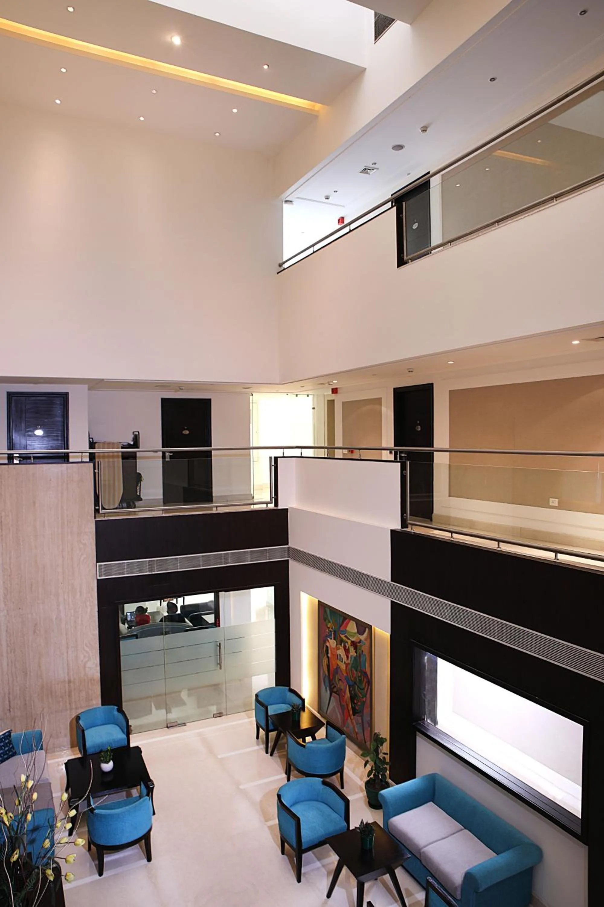 Area and facilities in Inde Hotel Huda City Centre Vista Woods, Gurgaon