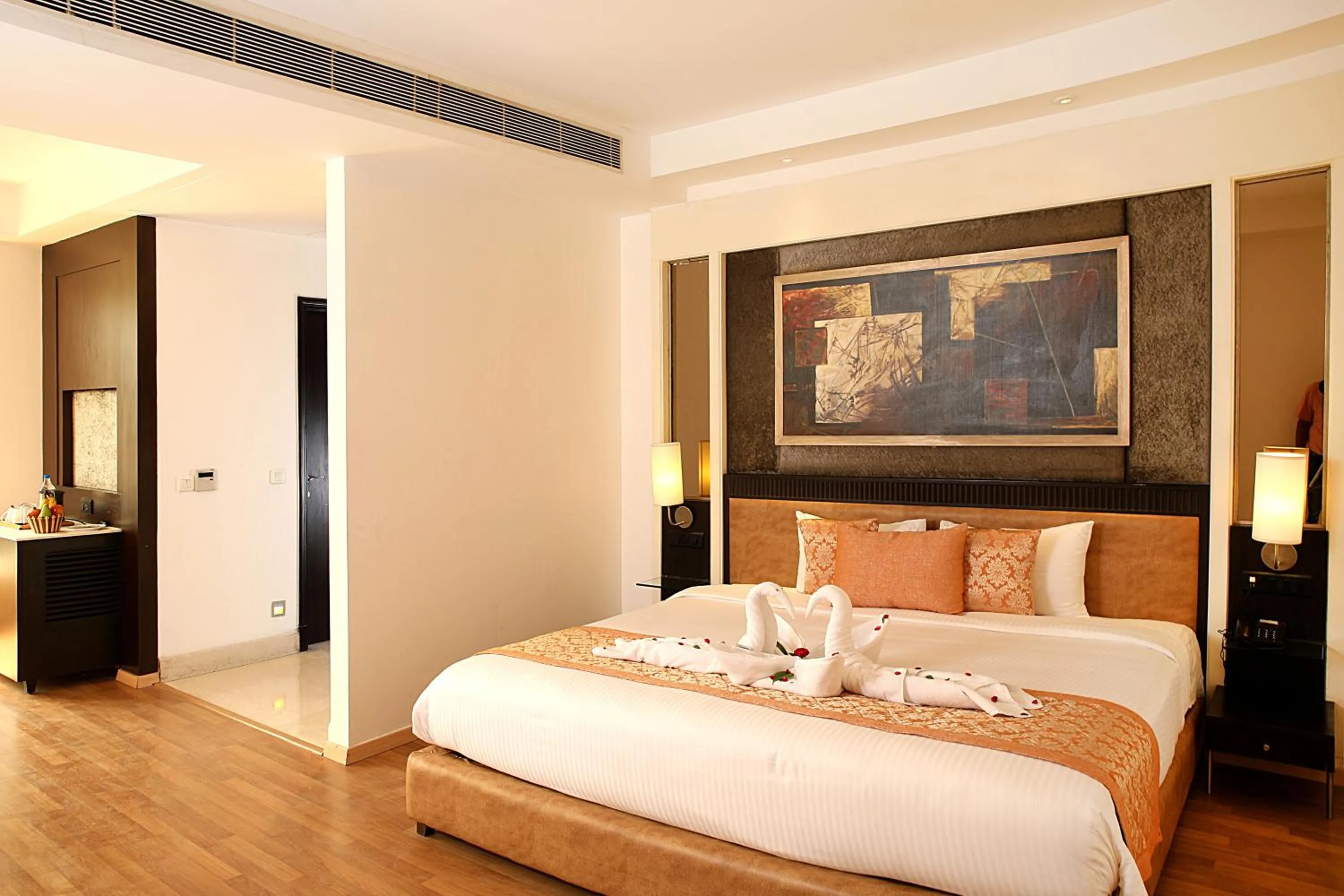 Bed in Inde Hotel Huda City Centre Vista Woods, Gurgaon