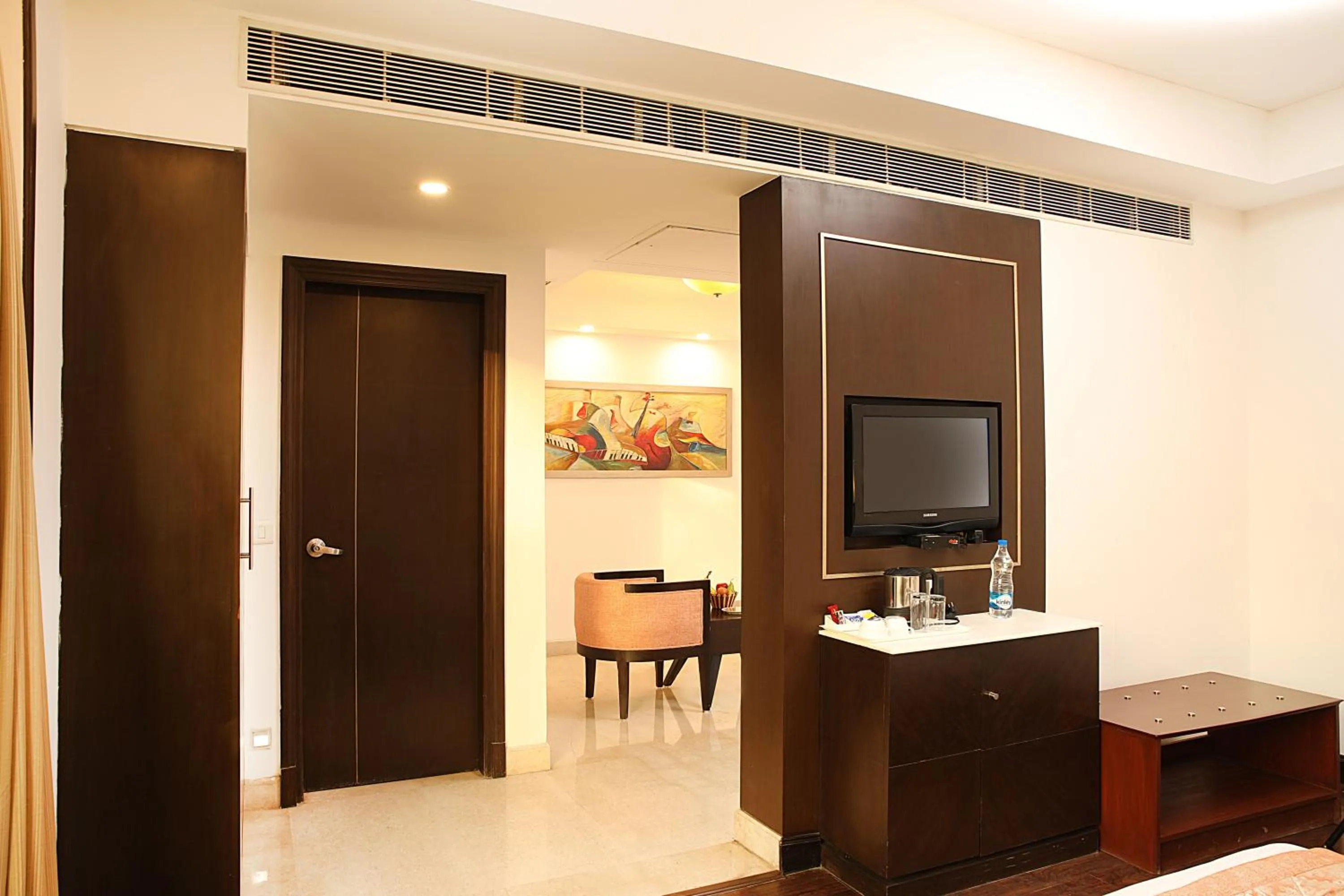 Bed in Inde Hotel Huda City Centre Vista Woods, Gurgaon