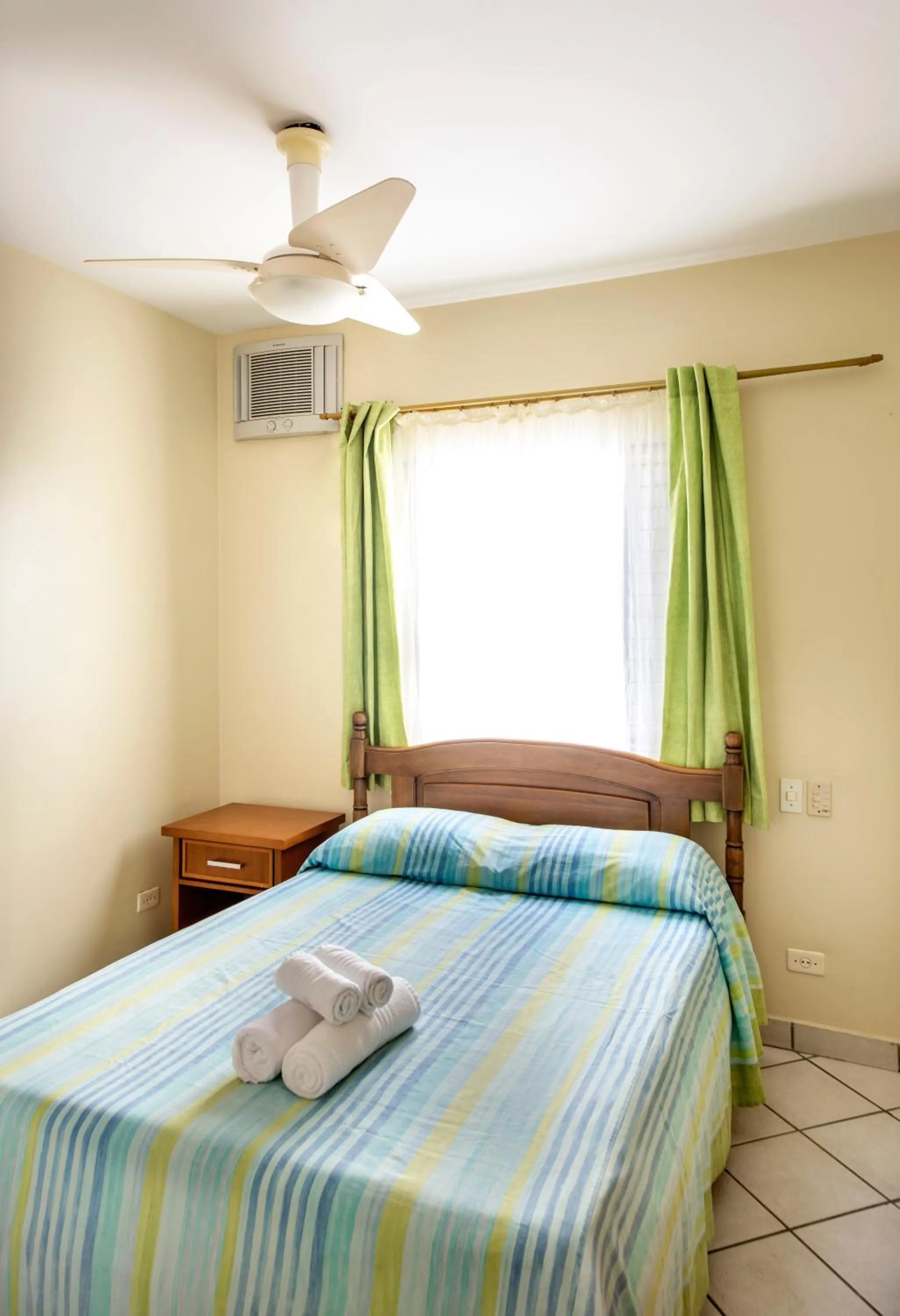 Photo of the whole room, Bed in Costabela Apart Hotel e Pousada