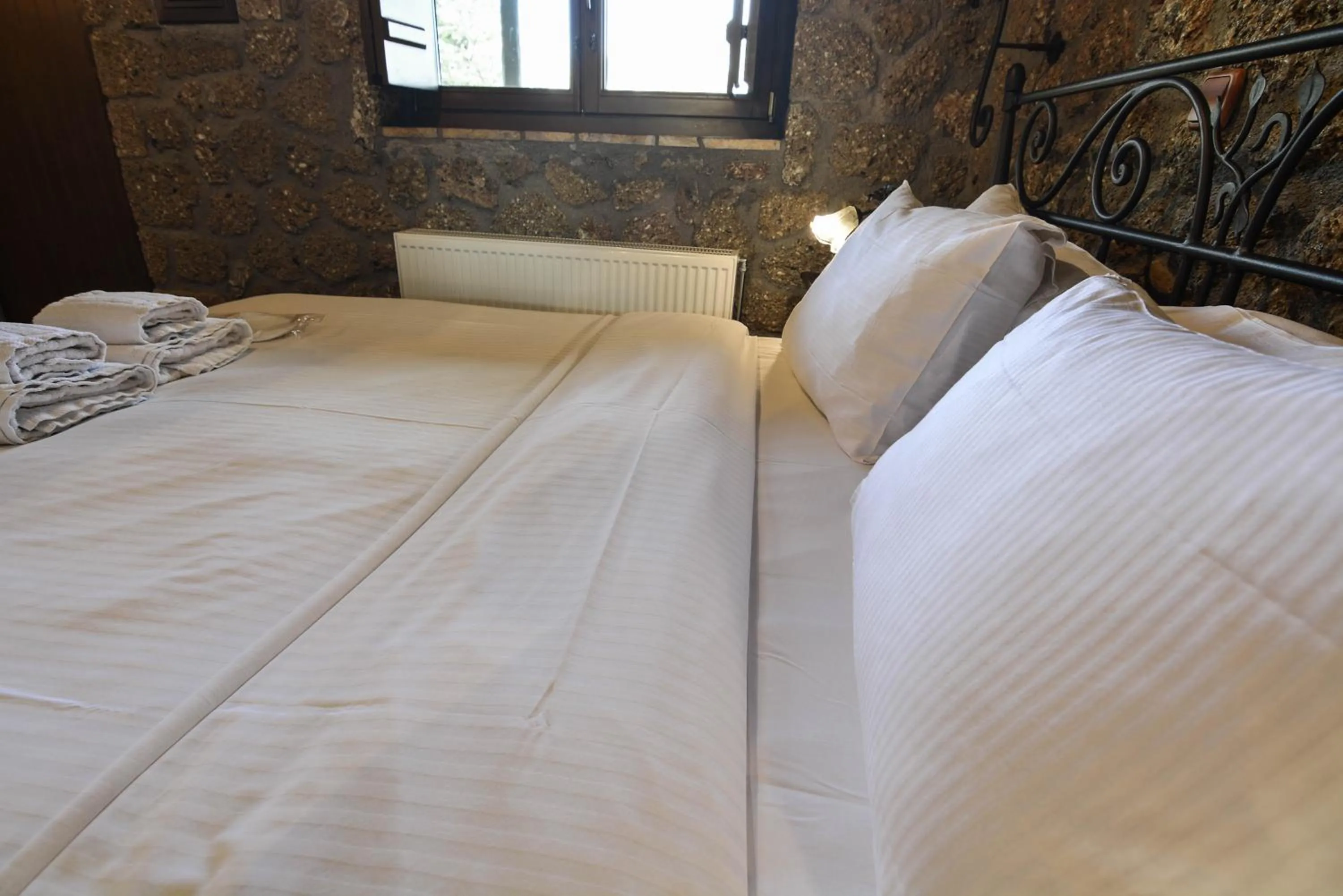 Bed in Pera Alonia Guest House