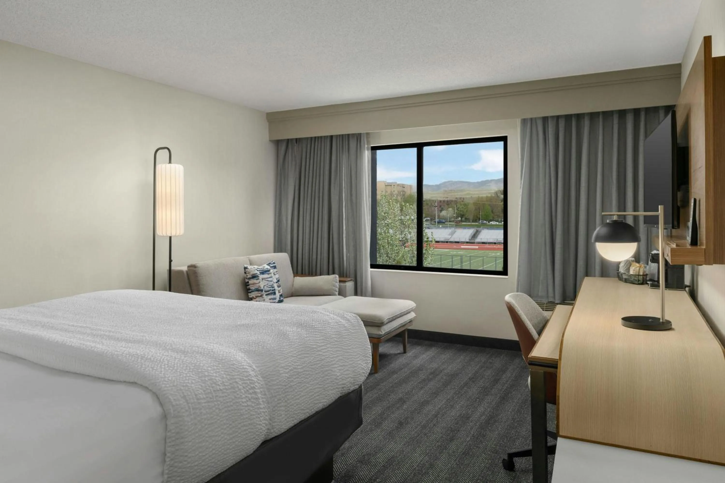 Photo of the whole room, Bed in Courtyard Boise Downtown