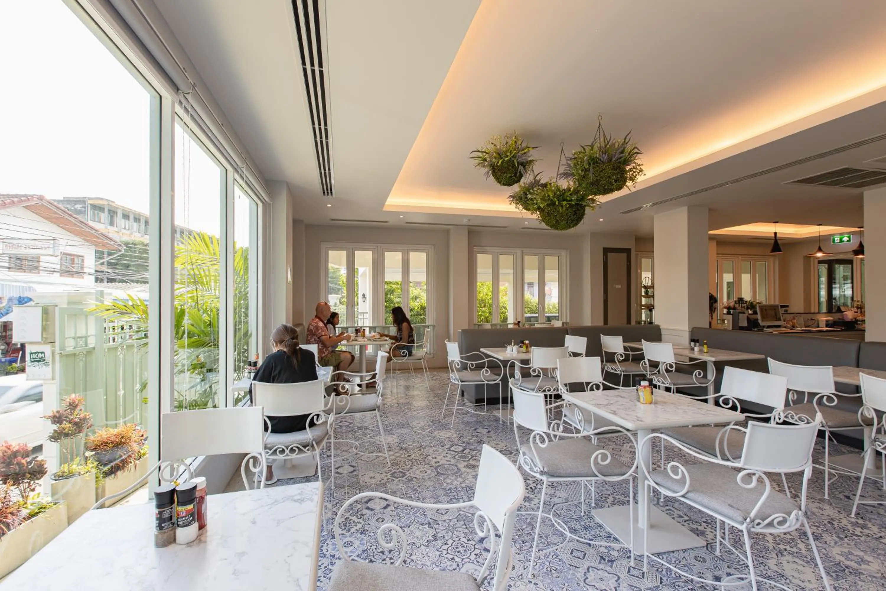 Restaurant/places to eat in Siam Tharadol