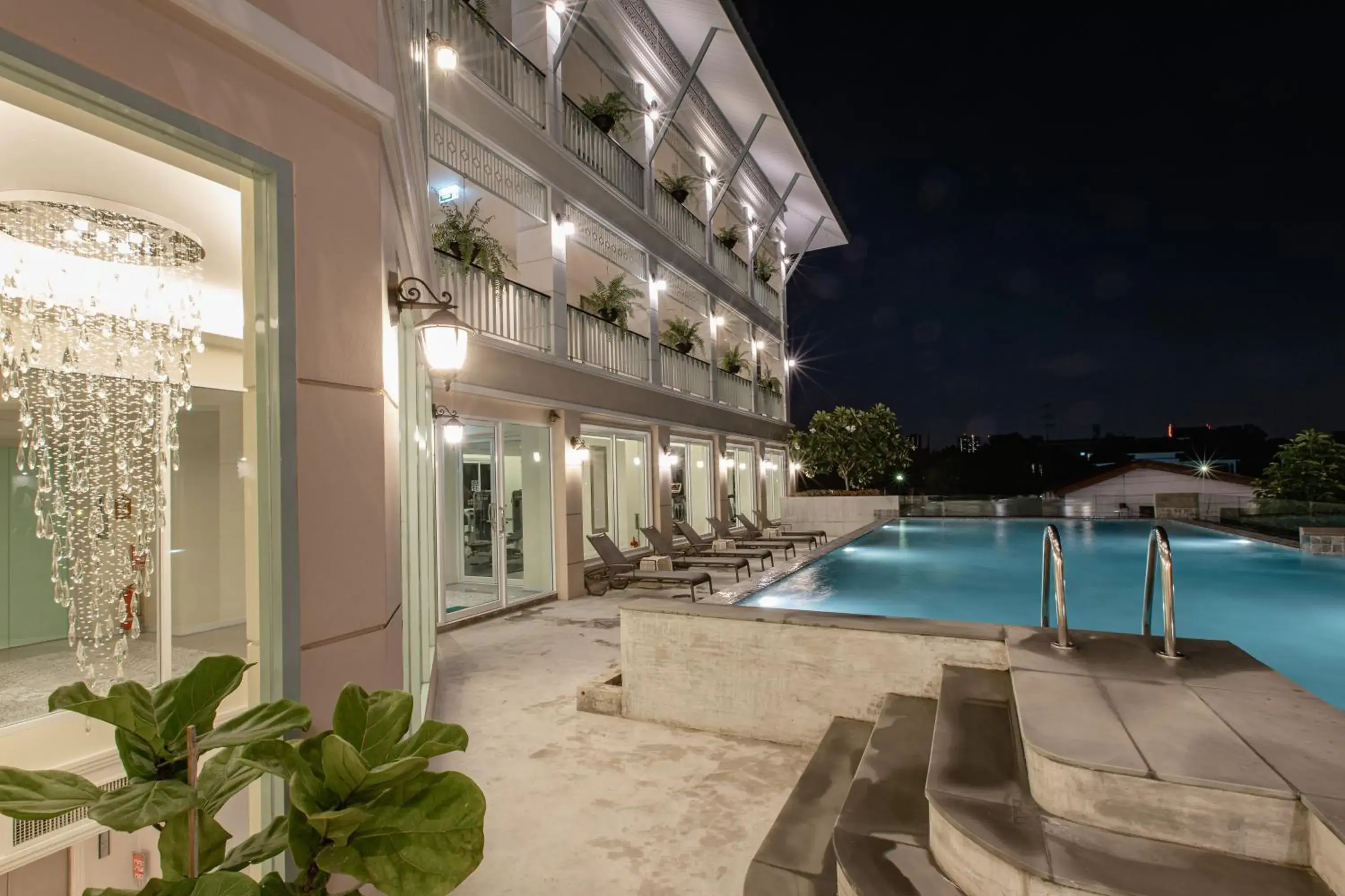 Property building in Siam Tharadol Property building in Siam Tharadol