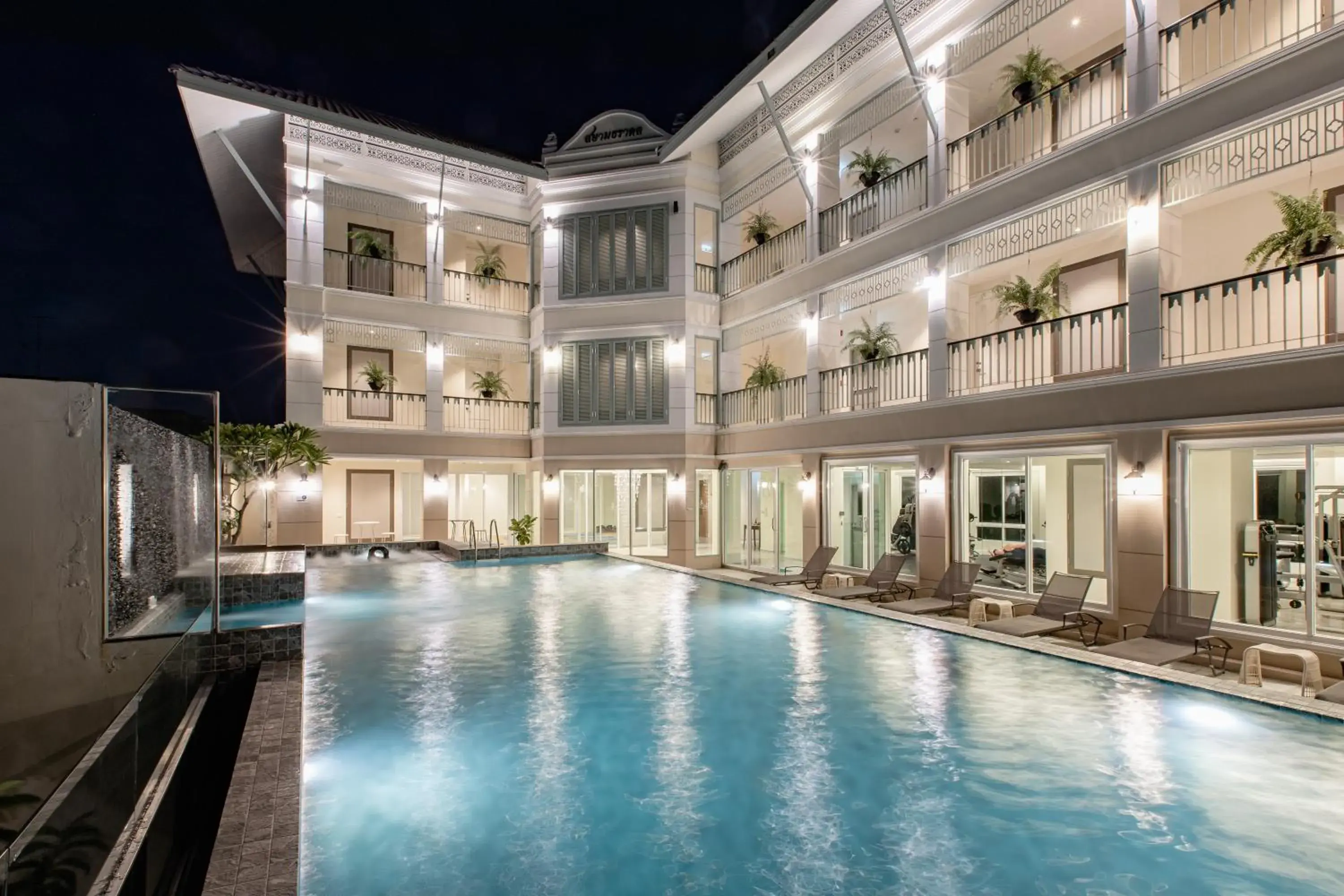 Property building in Siam Tharadol Property building in Siam Tharadol