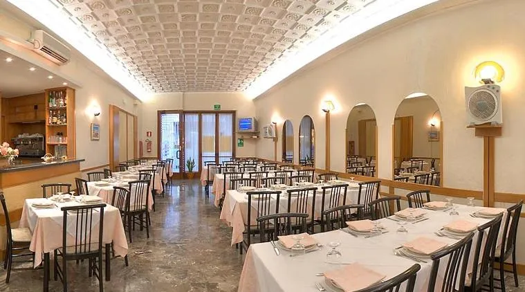 Restaurant/places to eat in Hotel Loreto