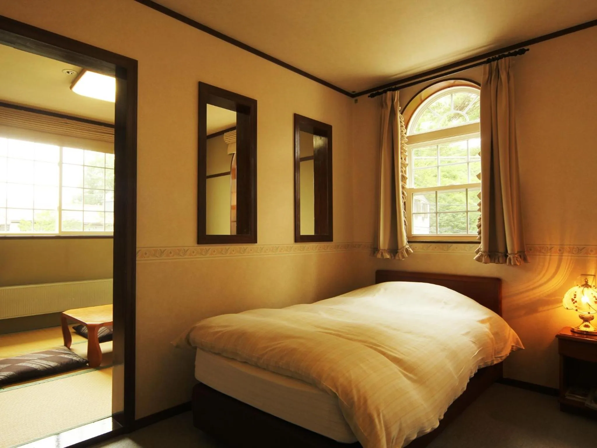 Photo of the whole room, Bed in Pension Raisin