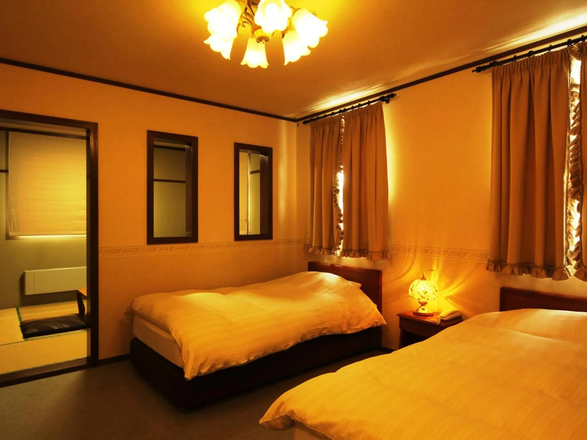 Photo of the whole room, Bed in Pension Raisin