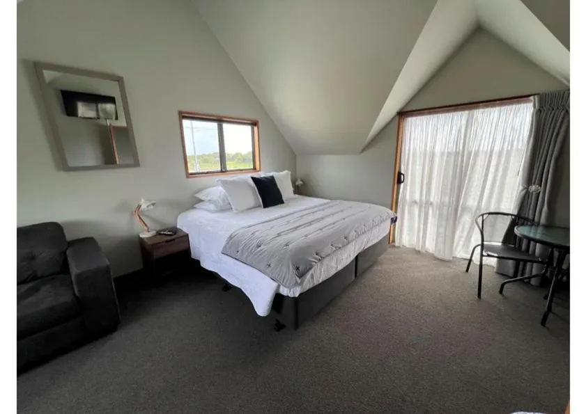 Bedroom, Bed in Haast Beach Motel