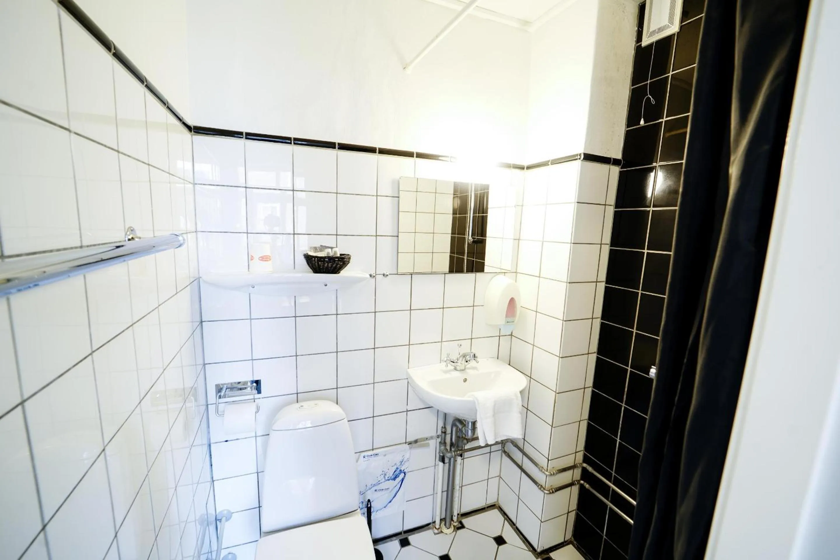 Shower in Hotel Ansgar