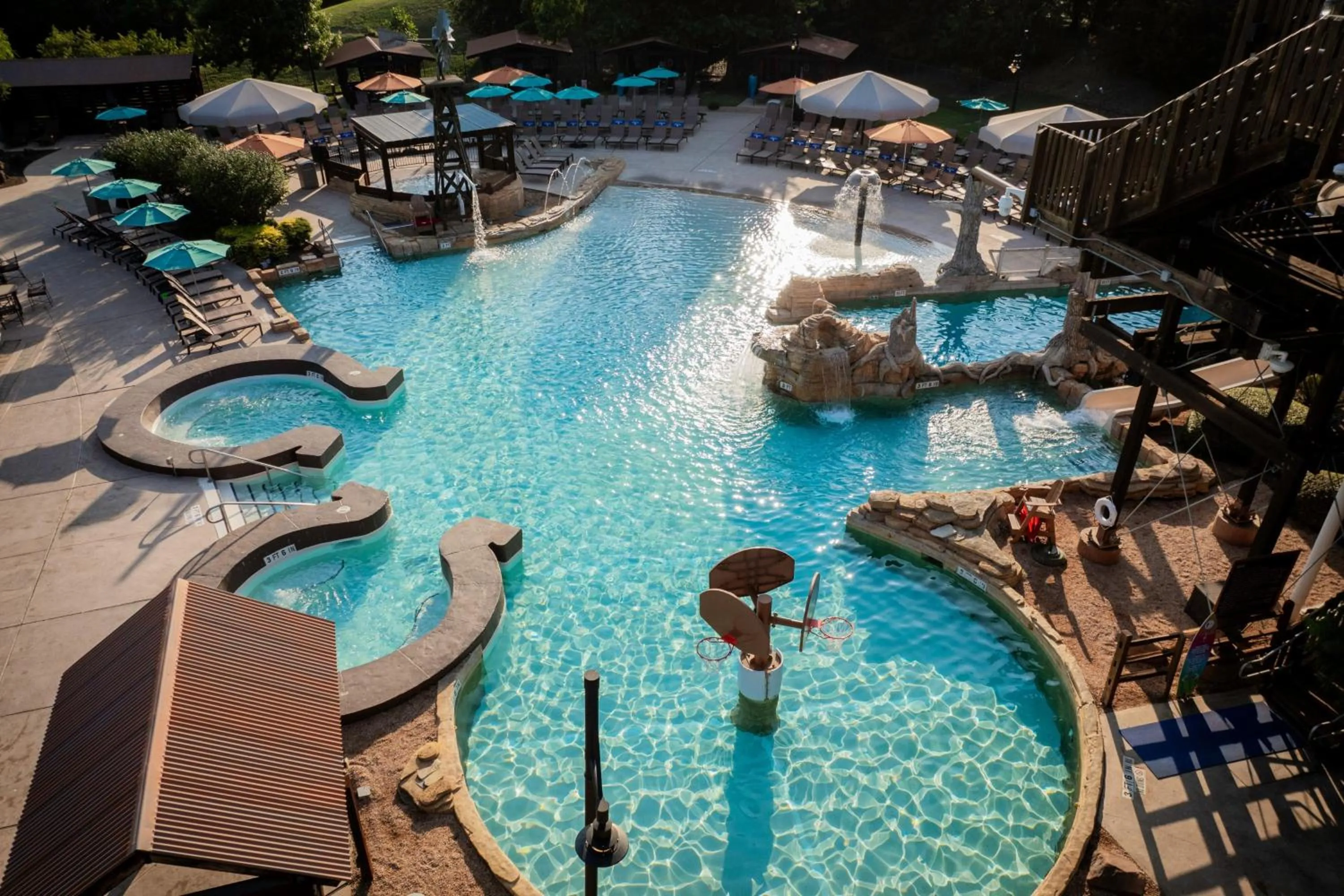Swimming pool in Gaylord Texan Resort and Convention Center