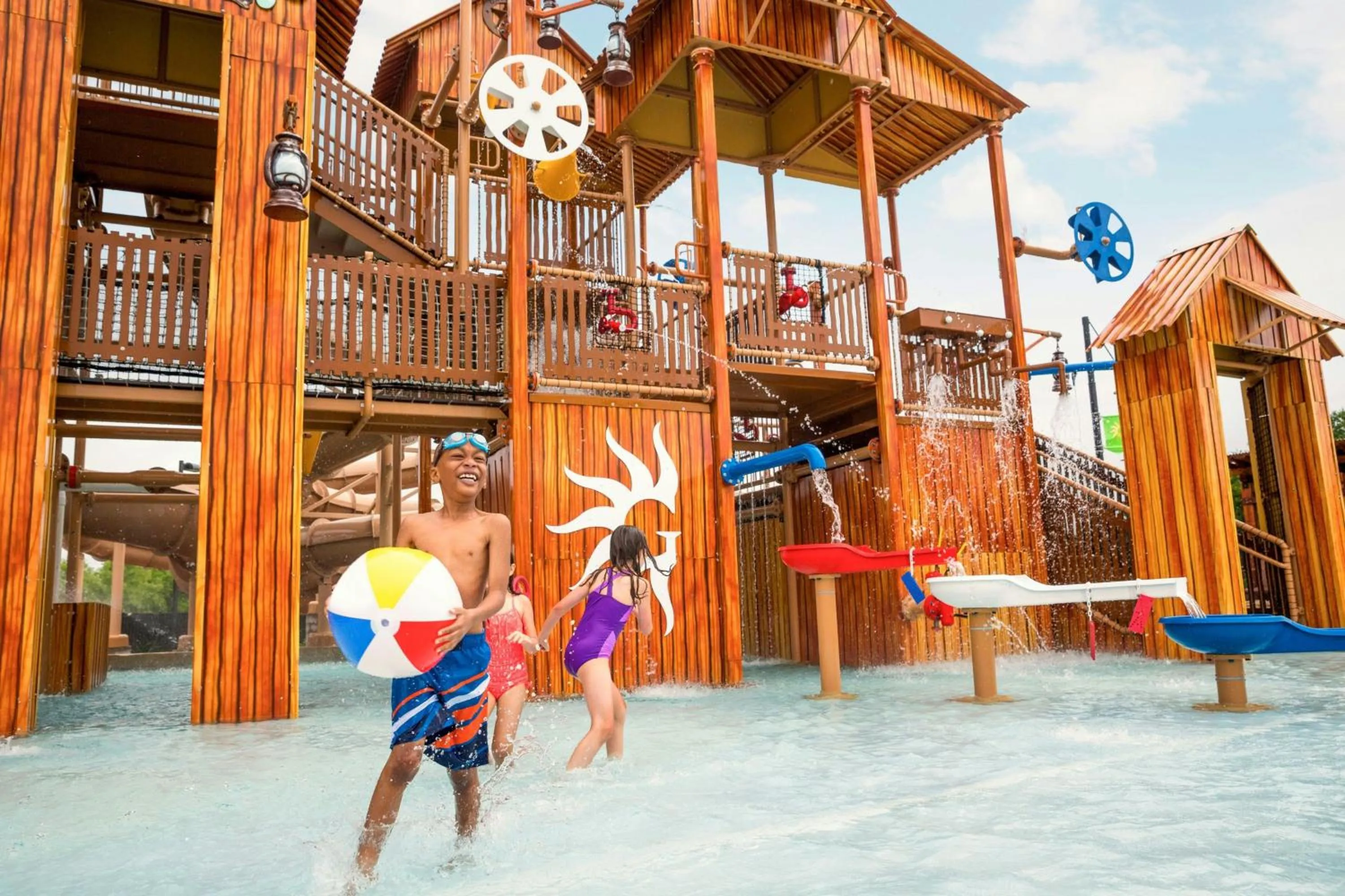 Swimming pool in Gaylord Texan Resort and Convention Center