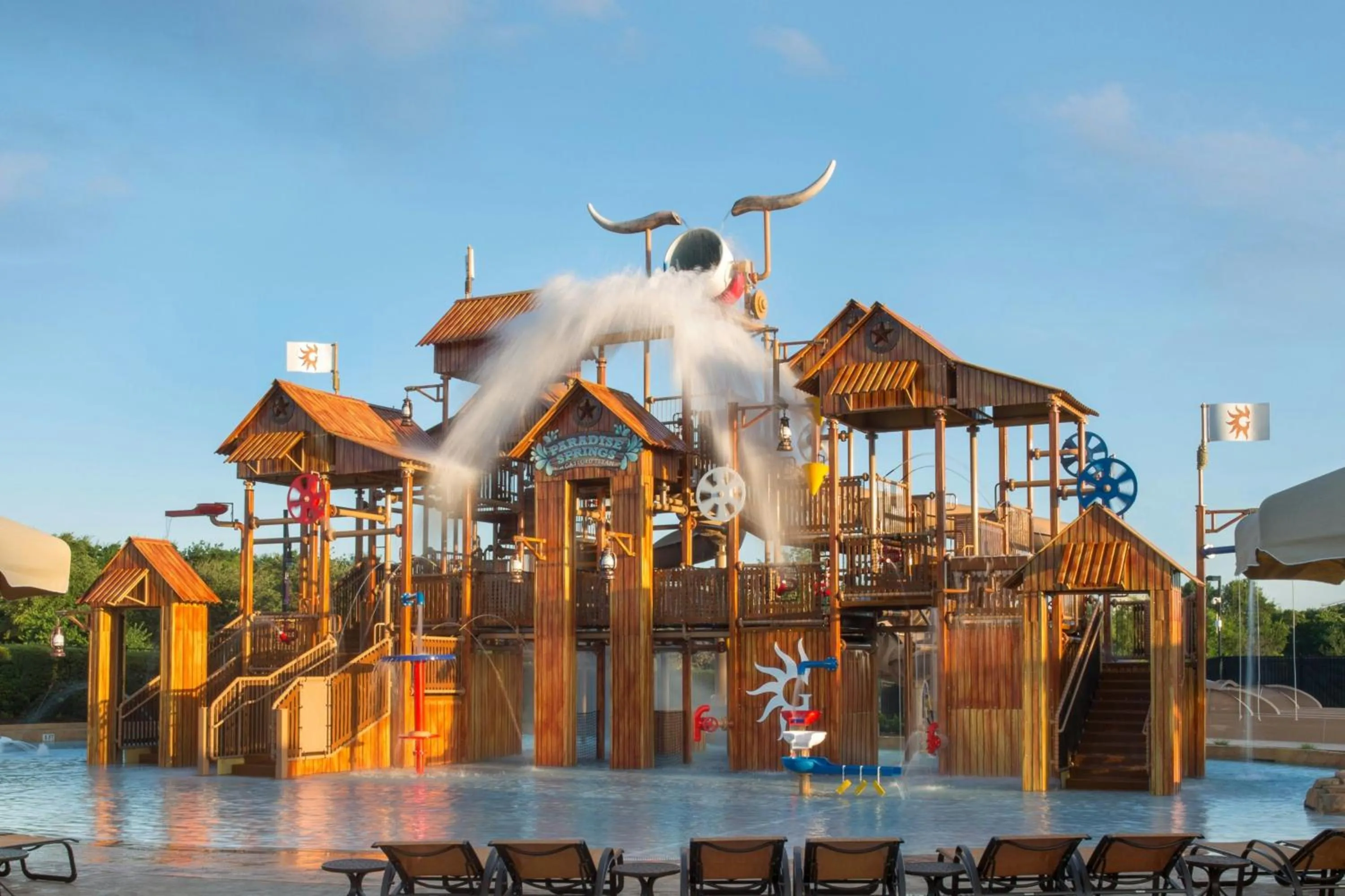 Swimming pool in Gaylord Texan Resort and Convention Center