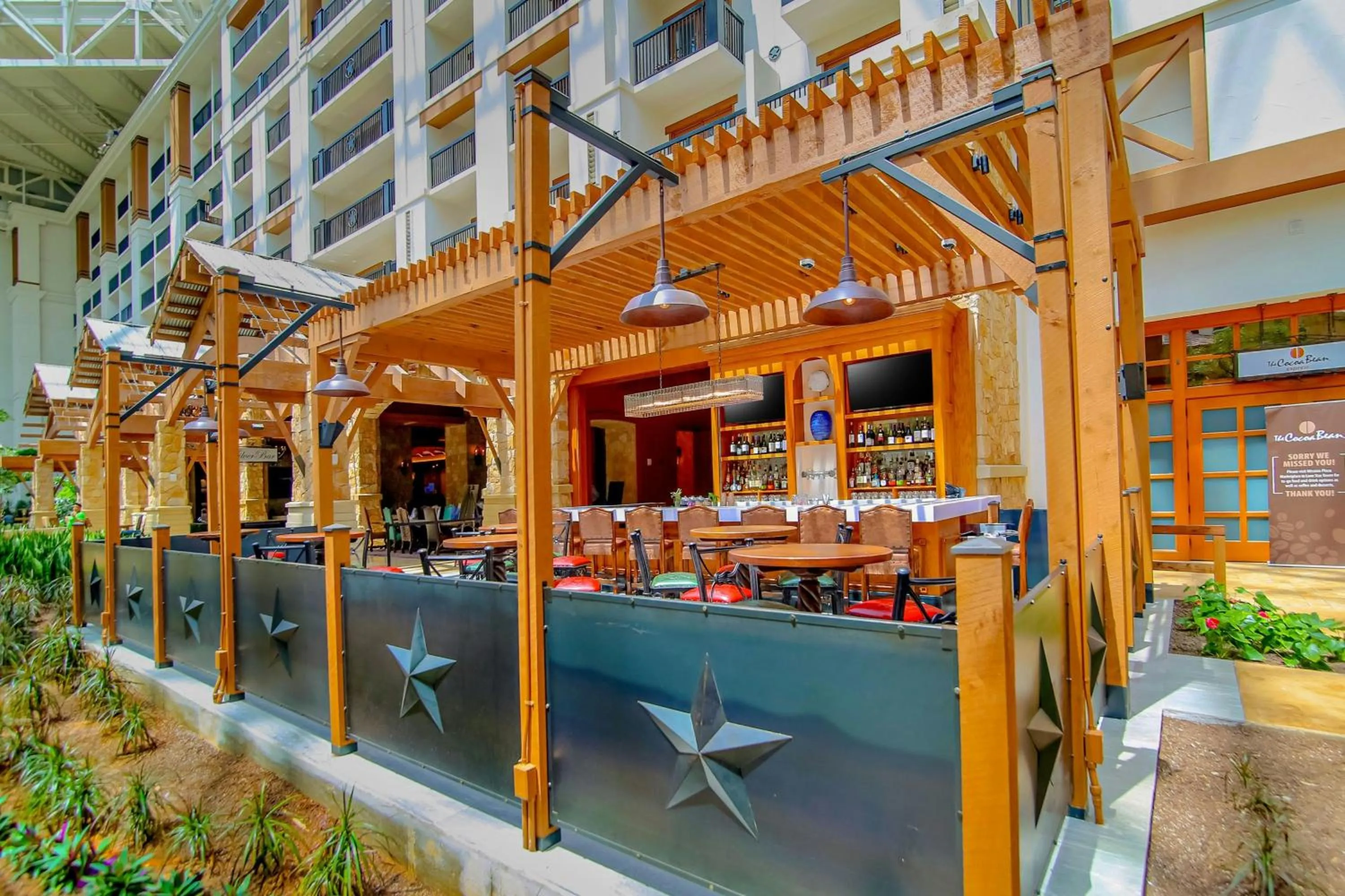 Lounge or bar in Gaylord Texan Resort and Convention Center