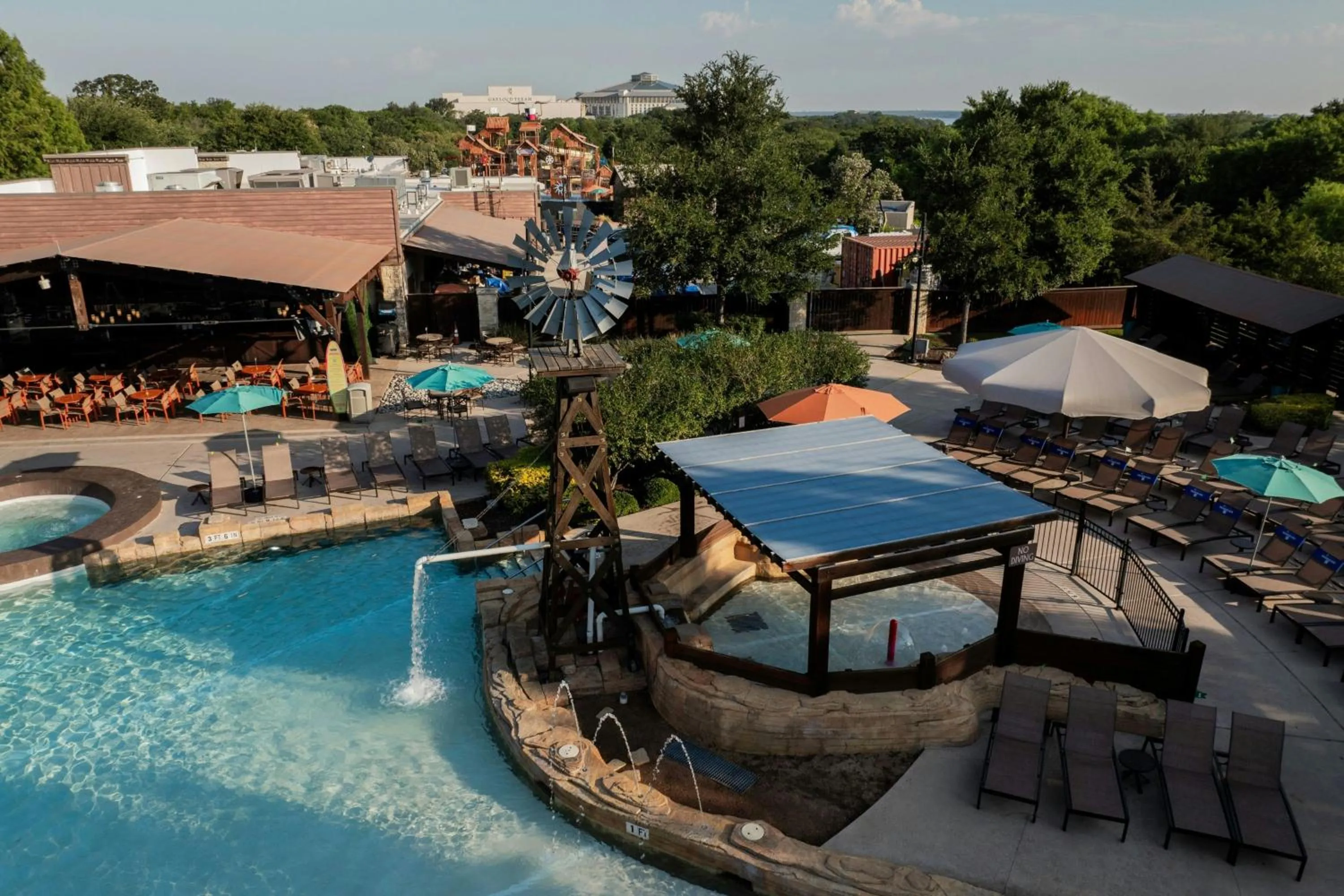 Swimming pool in Gaylord Texan Resort and Convention Center