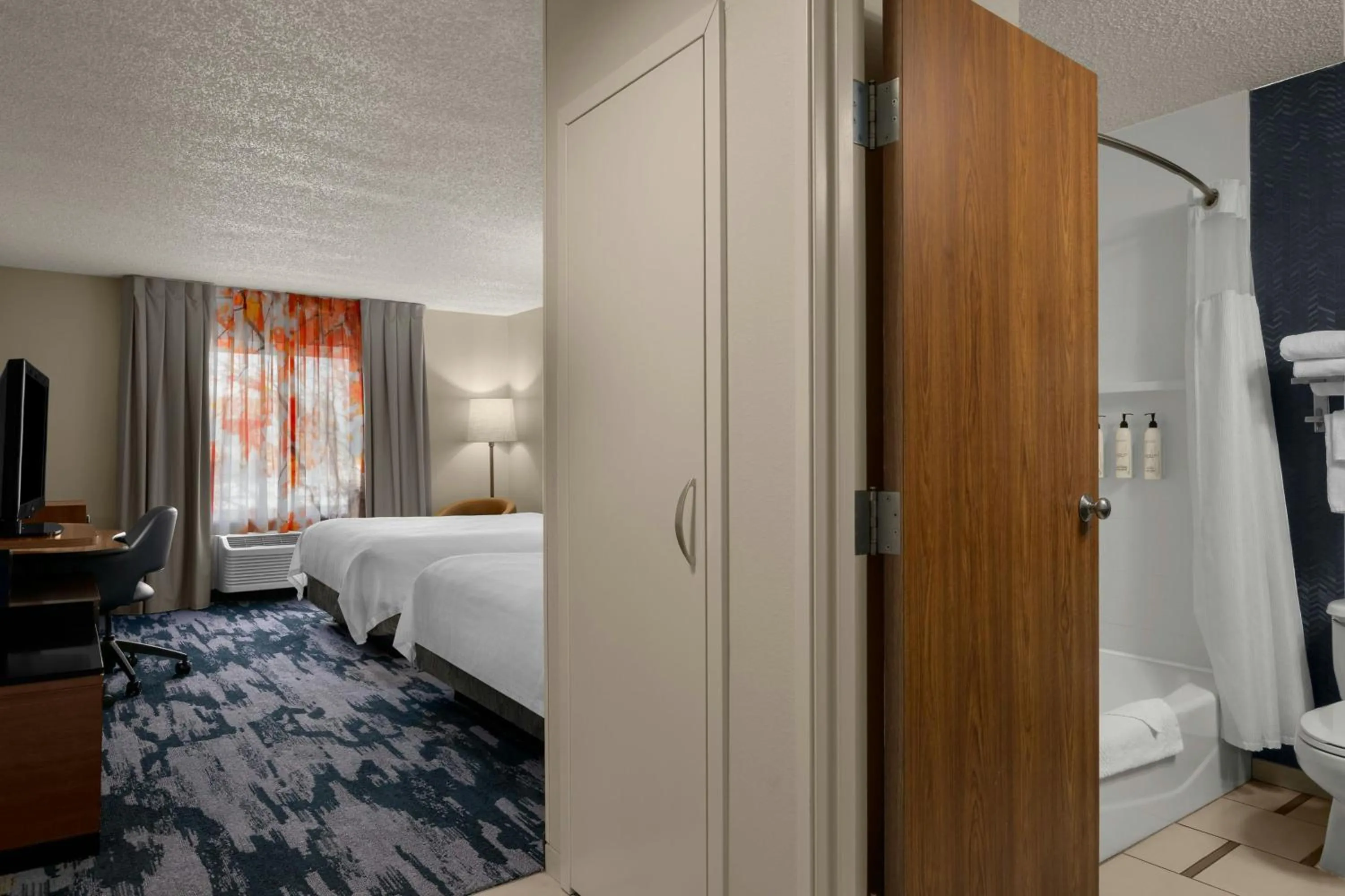 Photo of the whole room, Bed in Fairfield Inn Boise Airport