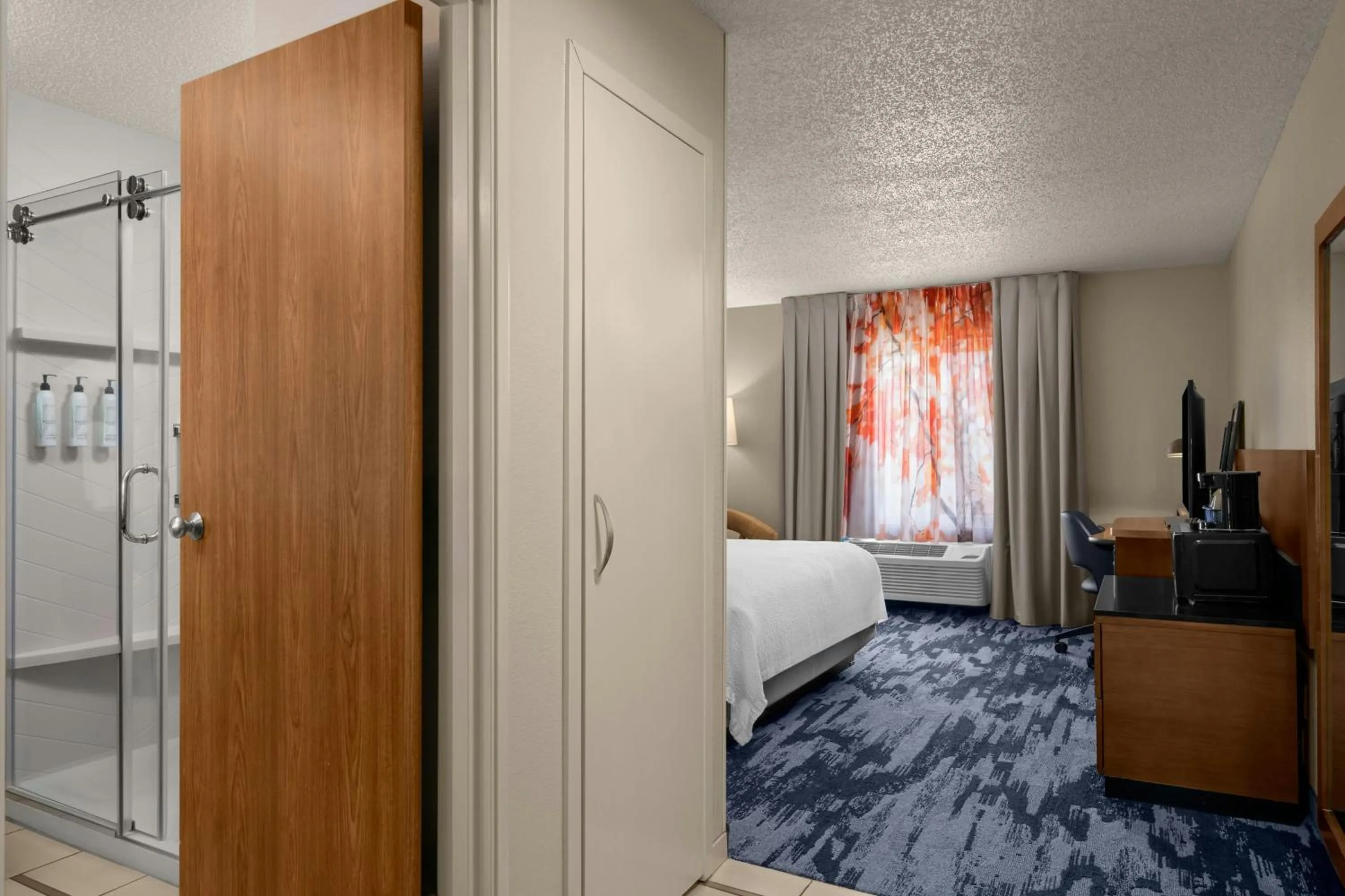 Photo of the whole room, Bed in Fairfield Inn Boise Airport