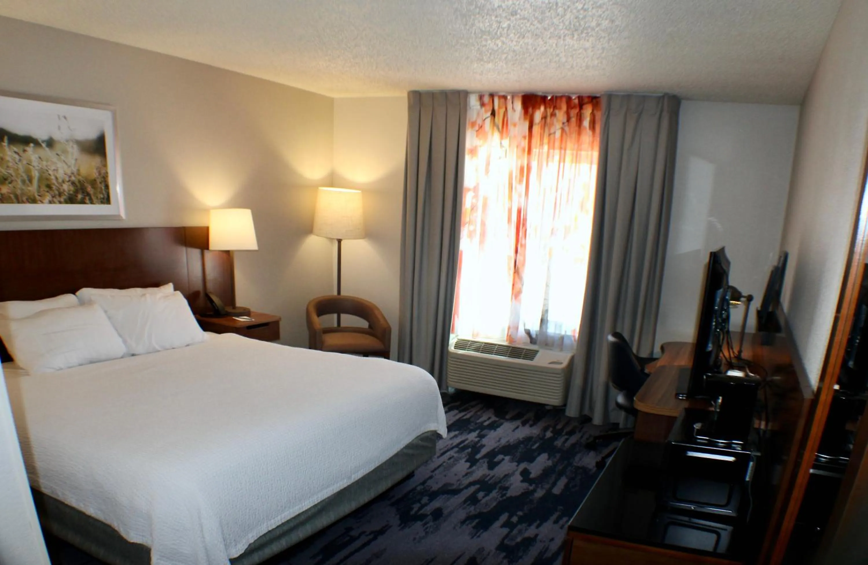 Photo of the whole room, Bed in Fairfield Inn Boise Airport