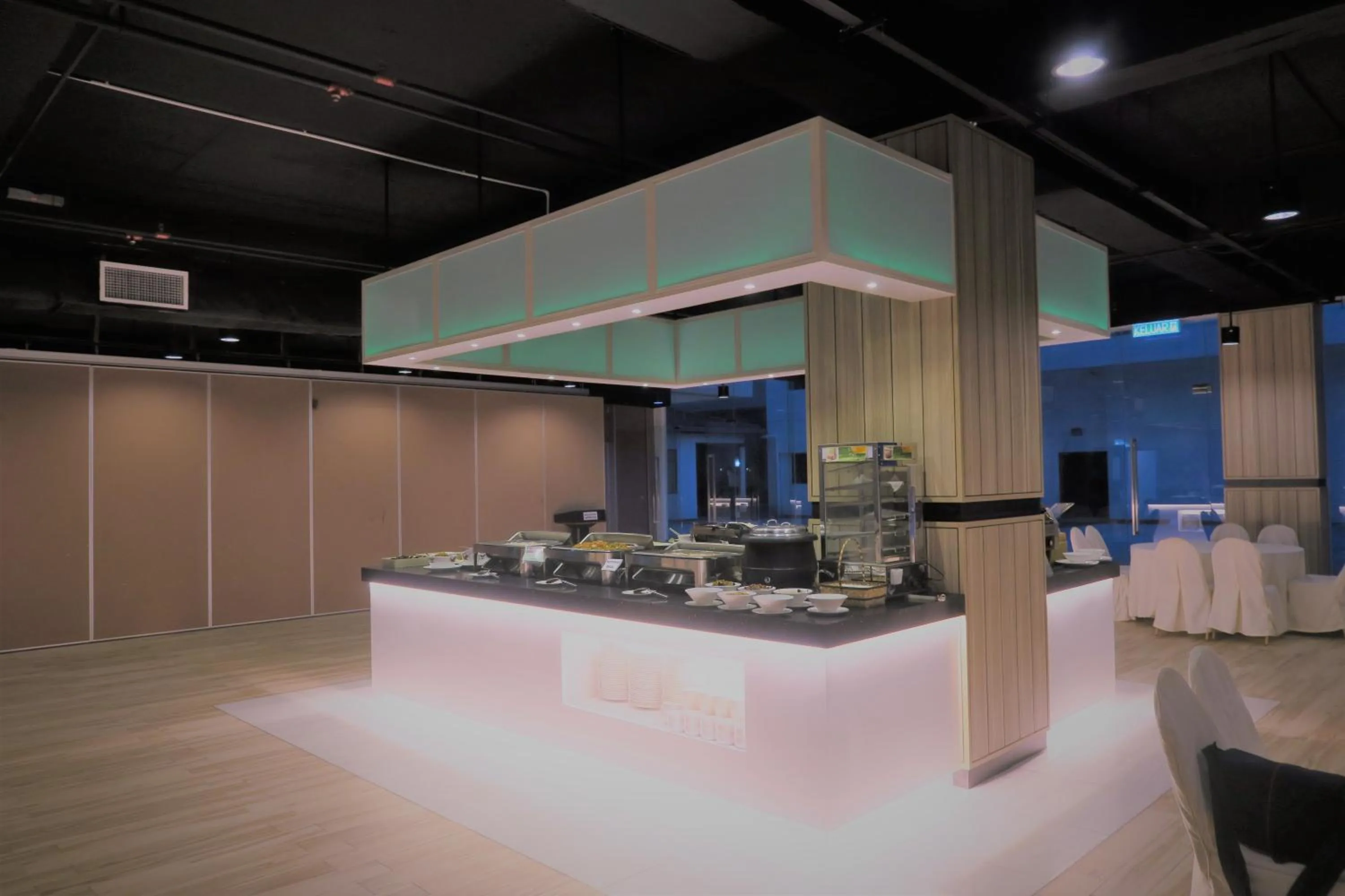 Restaurant/places to eat in Langkasuka Express