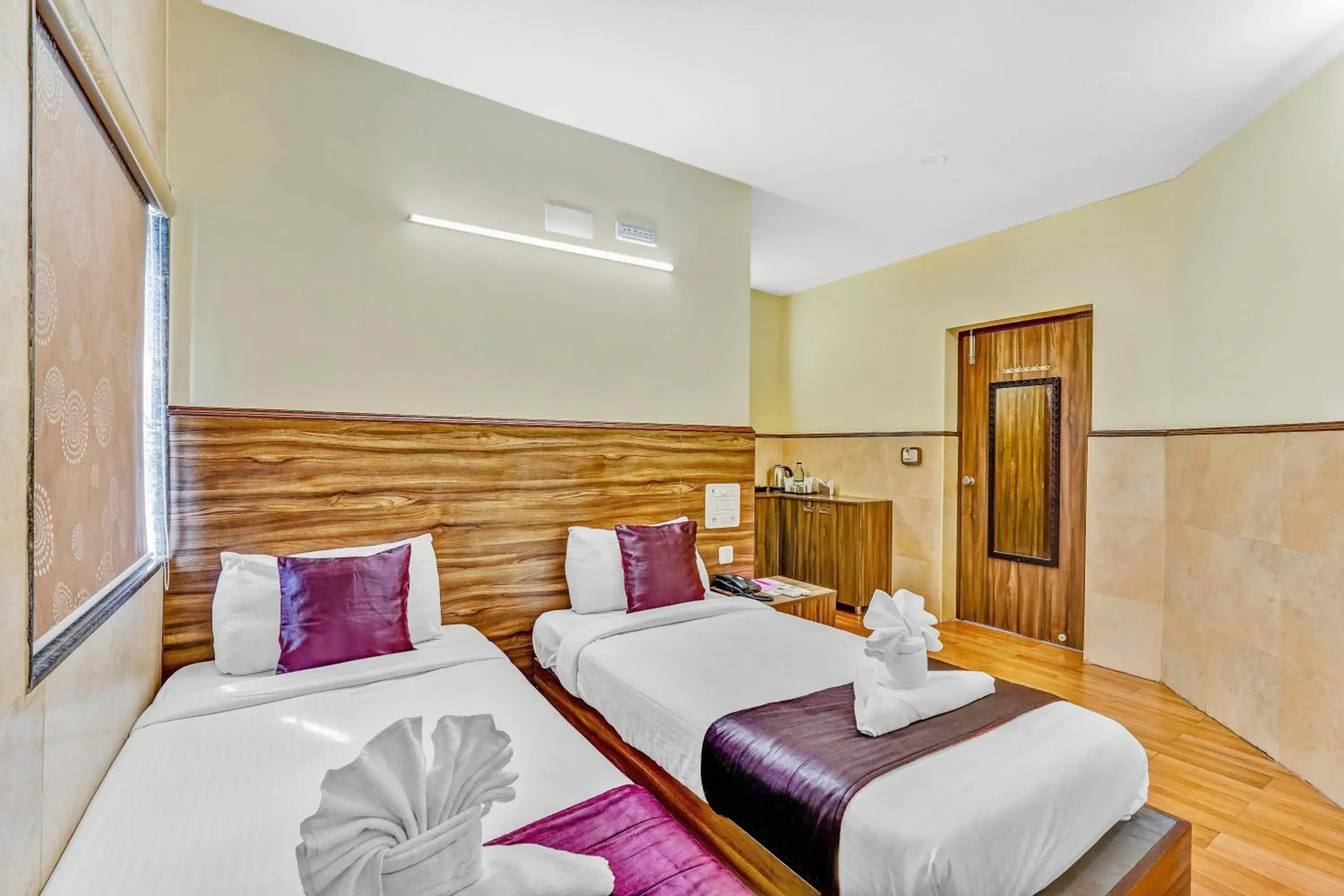 Restaurant/places to eat, Bed in Season 4 Residences - Nungambakkam Near US consulate, Apollo Hospital, Shankar Nethralaya Restaurant/places to eat, Bed in Season 4 Residences - Nungambakkam Near US consulate, Apollo Hospital, Shankar Nethralaya