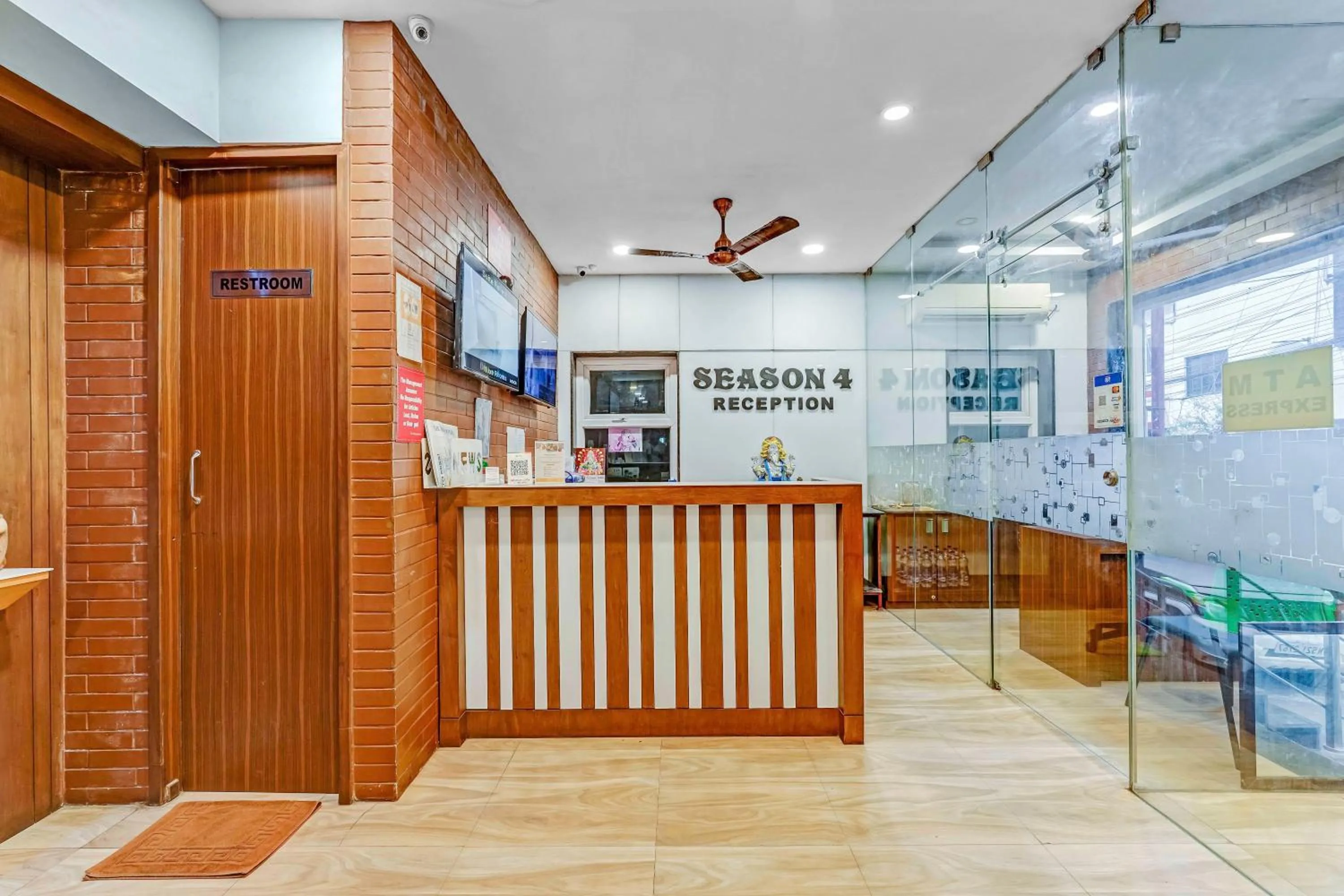 Restaurant/places to eat in Season 4 Residences - Nungambakkam Near US consulate, Apollo Hospital, Shankar Nethralaya