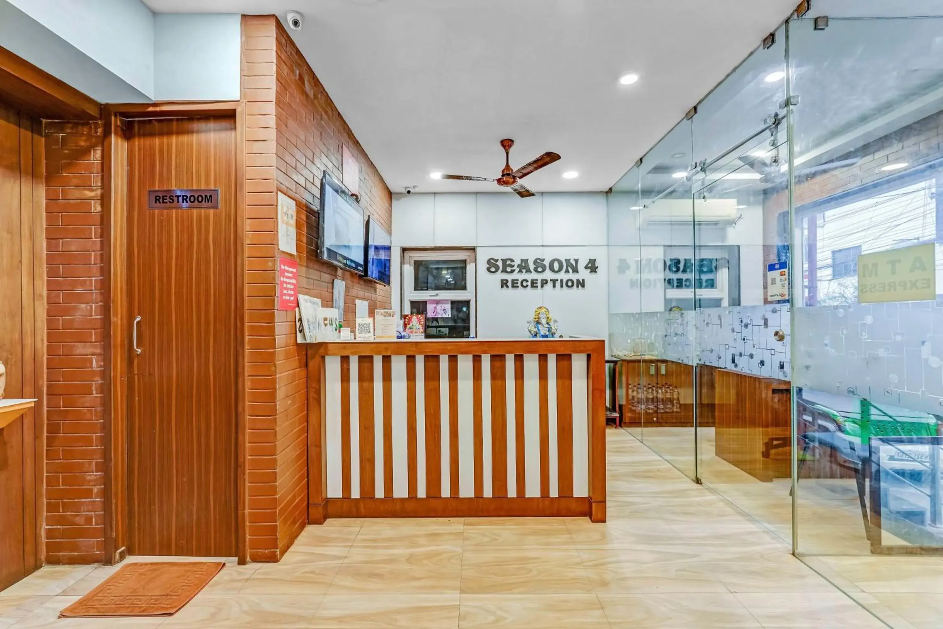 Restaurant/places to eat in Season 4 Residences - Nungambakkam Near US consulate, Apollo Hospital, Shankar Nethralaya Restaurant/places to eat in Season 4 Residences - Nungambakkam Near US consulate, Apollo Hospital, Shankar Nethralaya