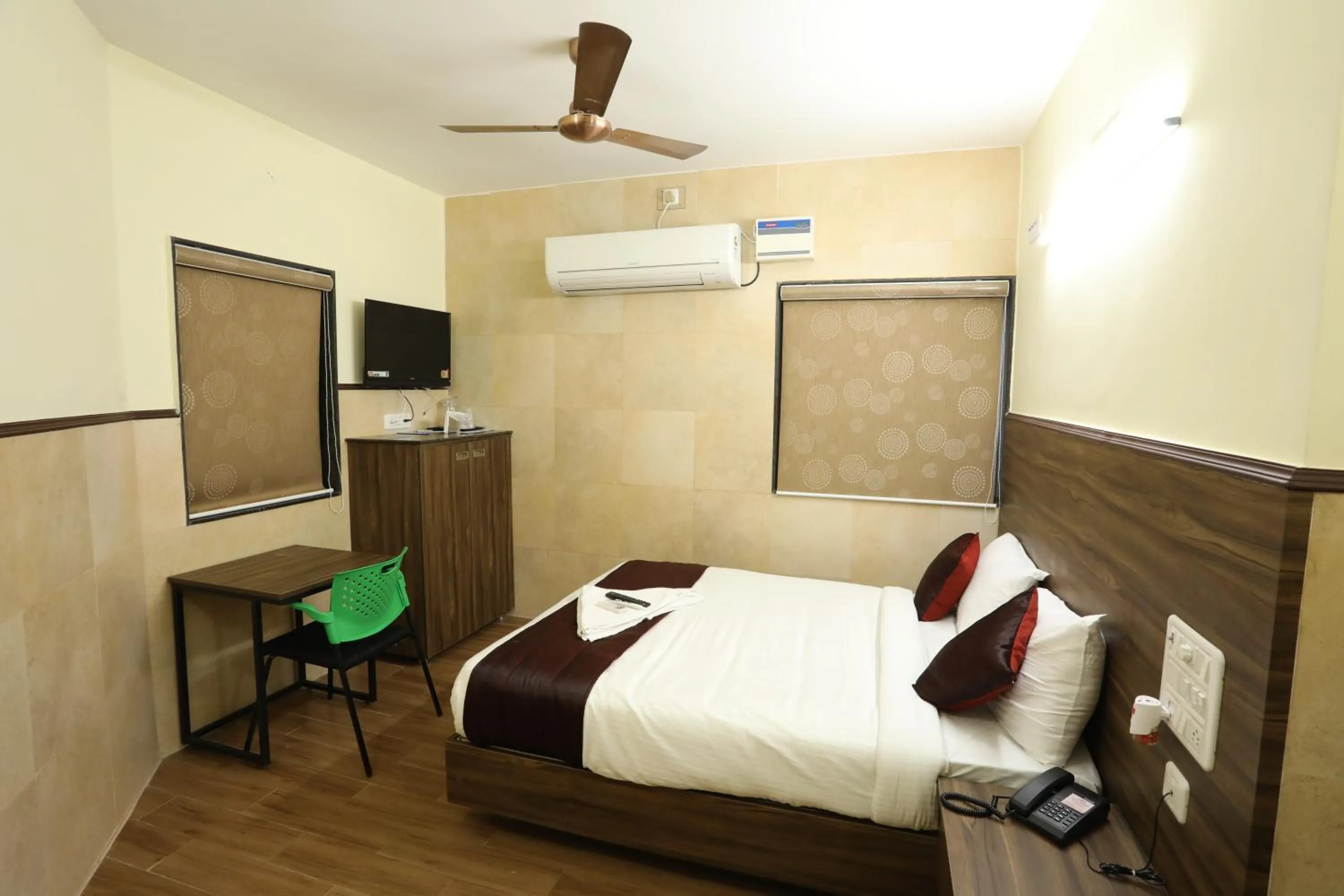 cot, Bed in Season 4 Residences - Nungambakkam Near US consulate, Apollo Hospital, Shankar Nethralaya