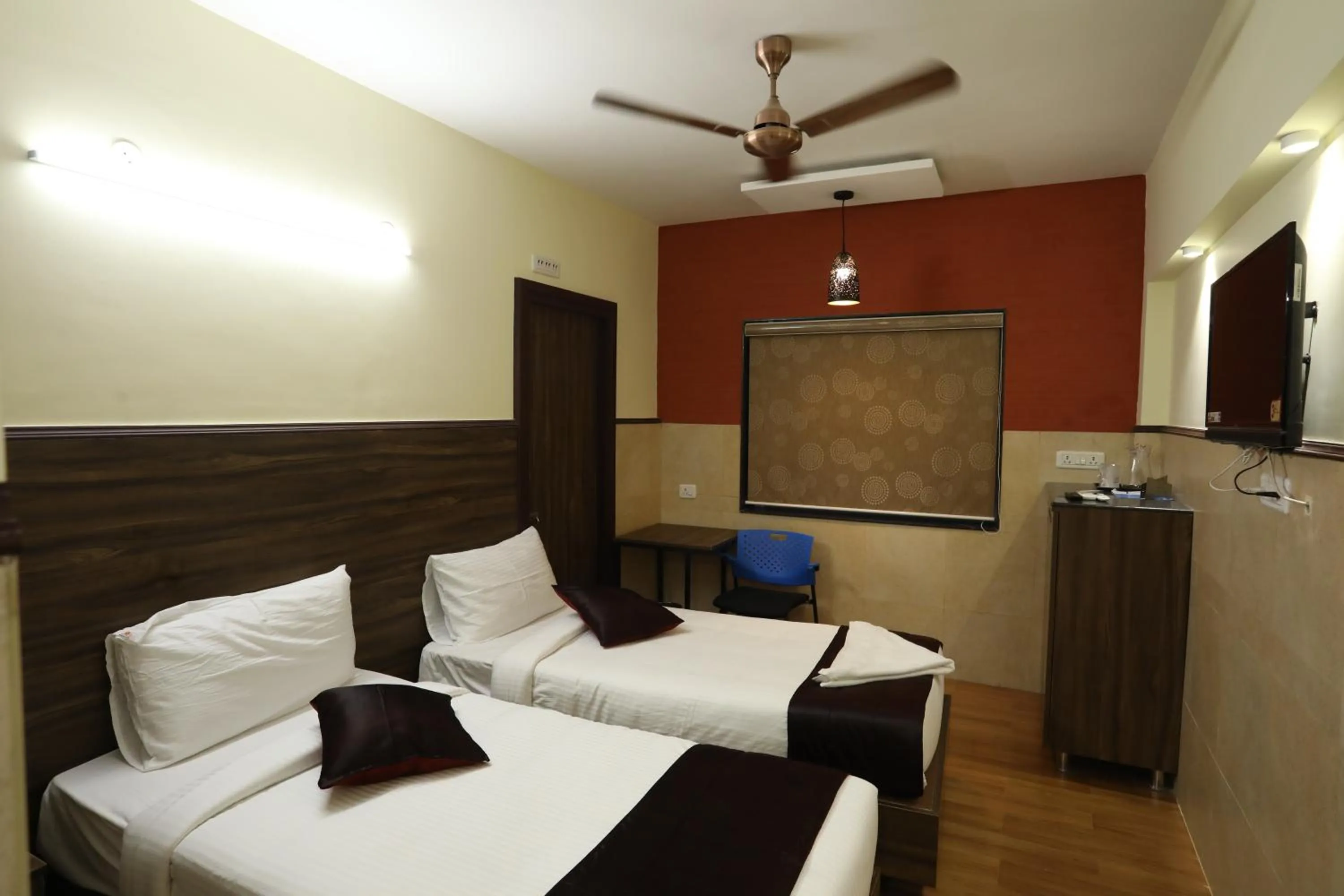 Bed in Season 4 Residences - Nungambakkam Near US consulate, Apollo Hospital, Shankar Nethralaya