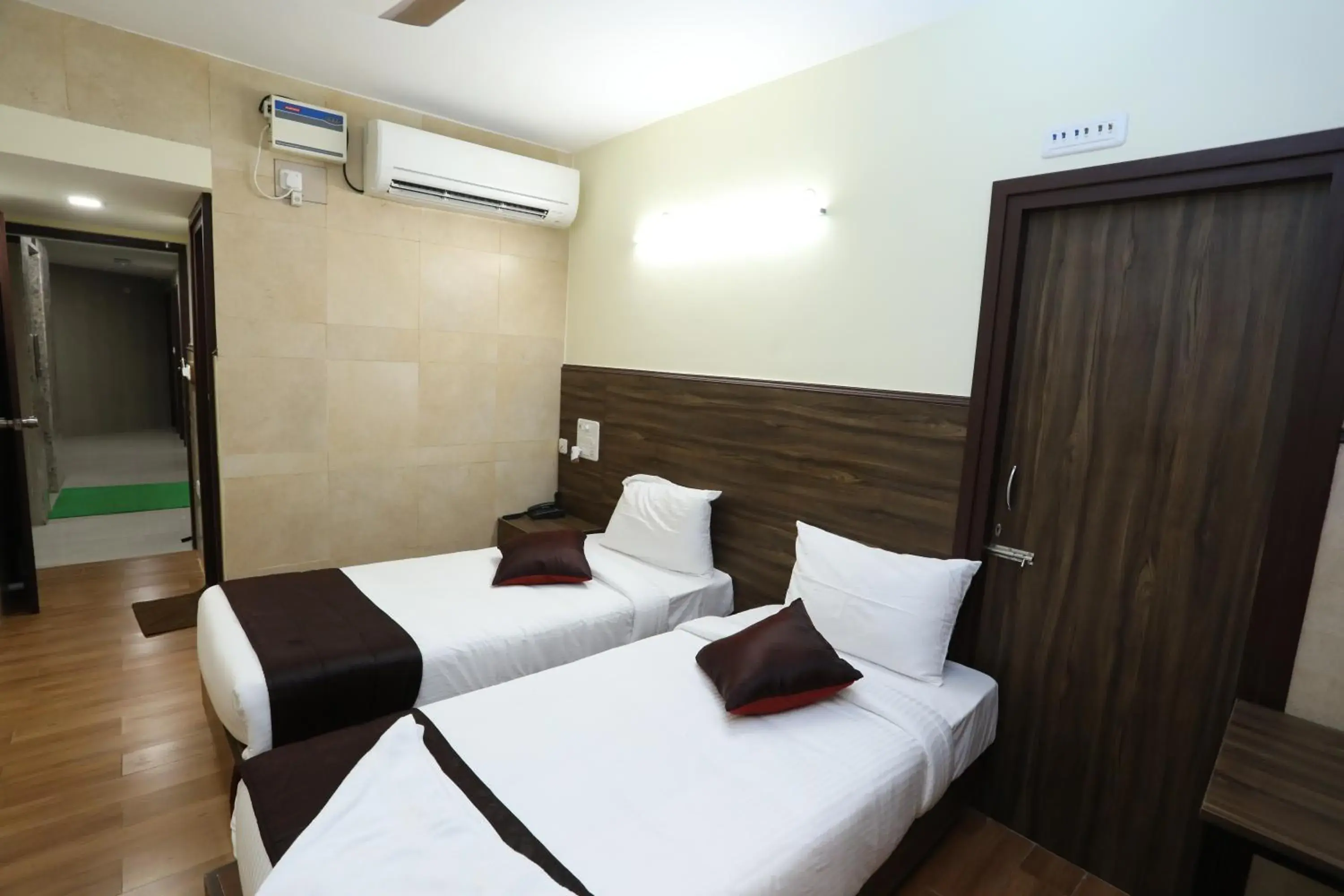 Bed in Season 4 Residences - Nungambakkam Near US consulate, Apollo Hospital, Shankar Nethralaya Bed in Season 4 Residences - Nungambakkam Near US consulate, Apollo Hospital, Shankar Nethralaya