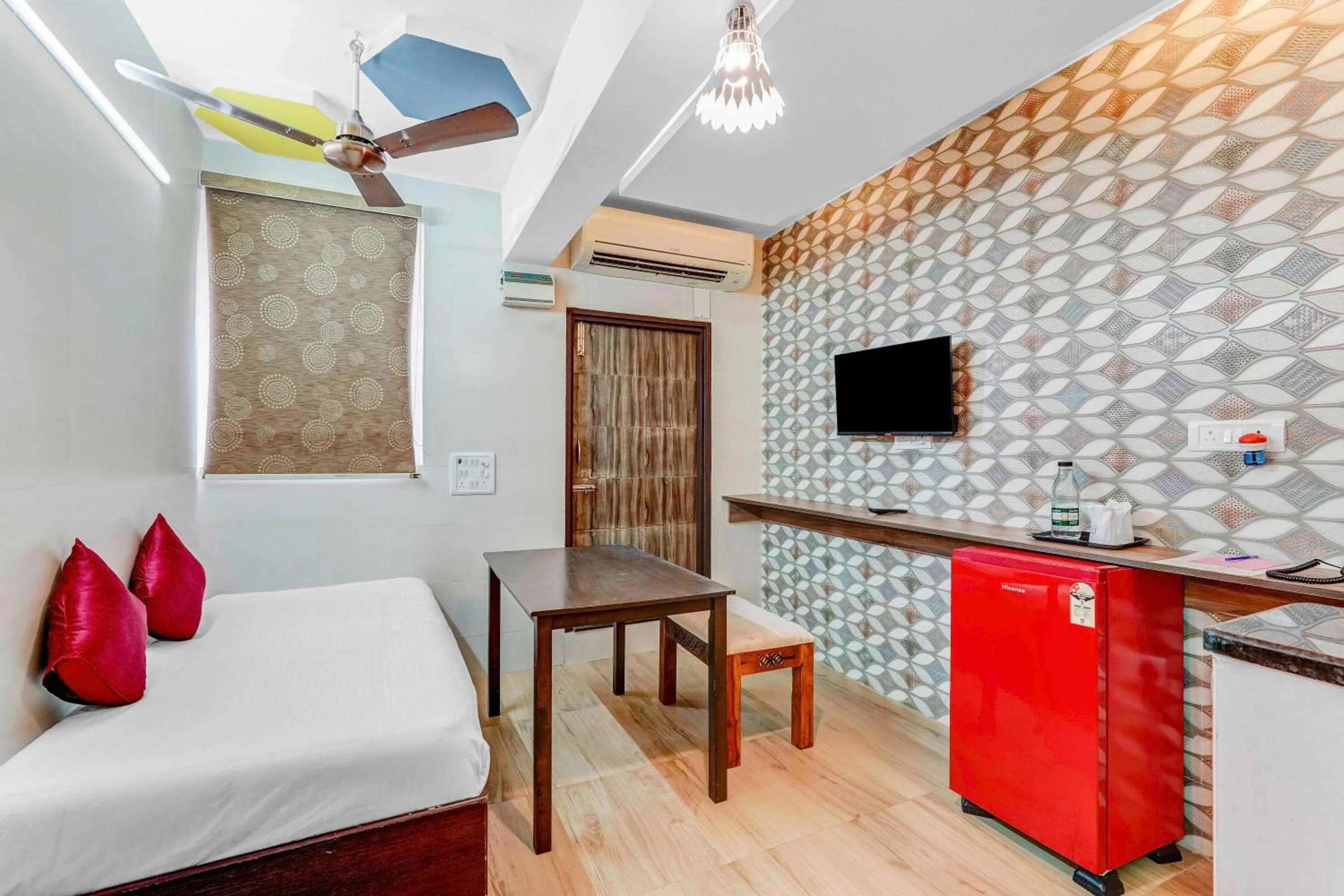 Dining area, Bed in Season 4 Residences - Nungambakkam Near US consulate, Apollo Hospital, Shankar Nethralaya