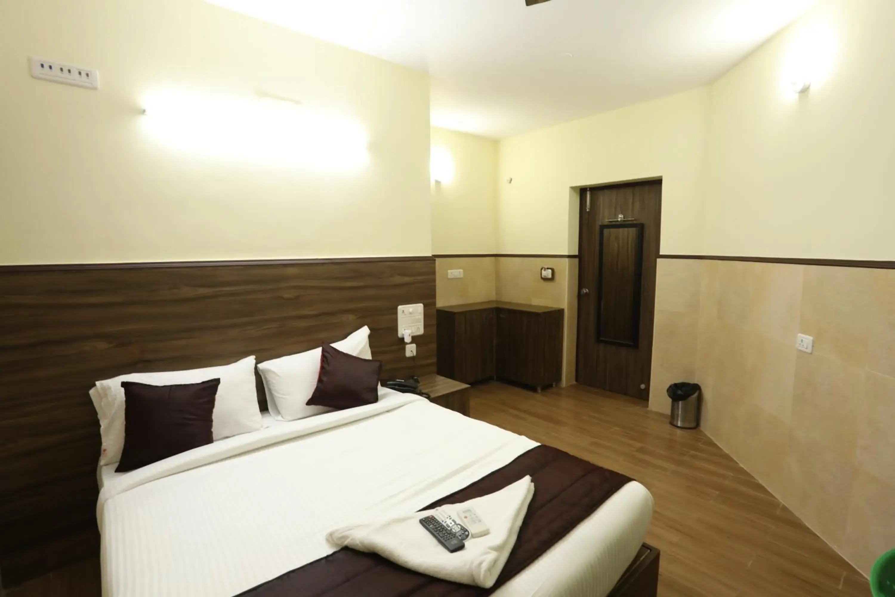 Bedroom, Bed in Season 4 Residences - Nungambakkam Near US consulate, Apollo Hospital, Shankar Nethralaya Bedroom, Bed in Season 4 Residences - Nungambakkam Near US consulate, Apollo Hospital, Shankar Nethralaya