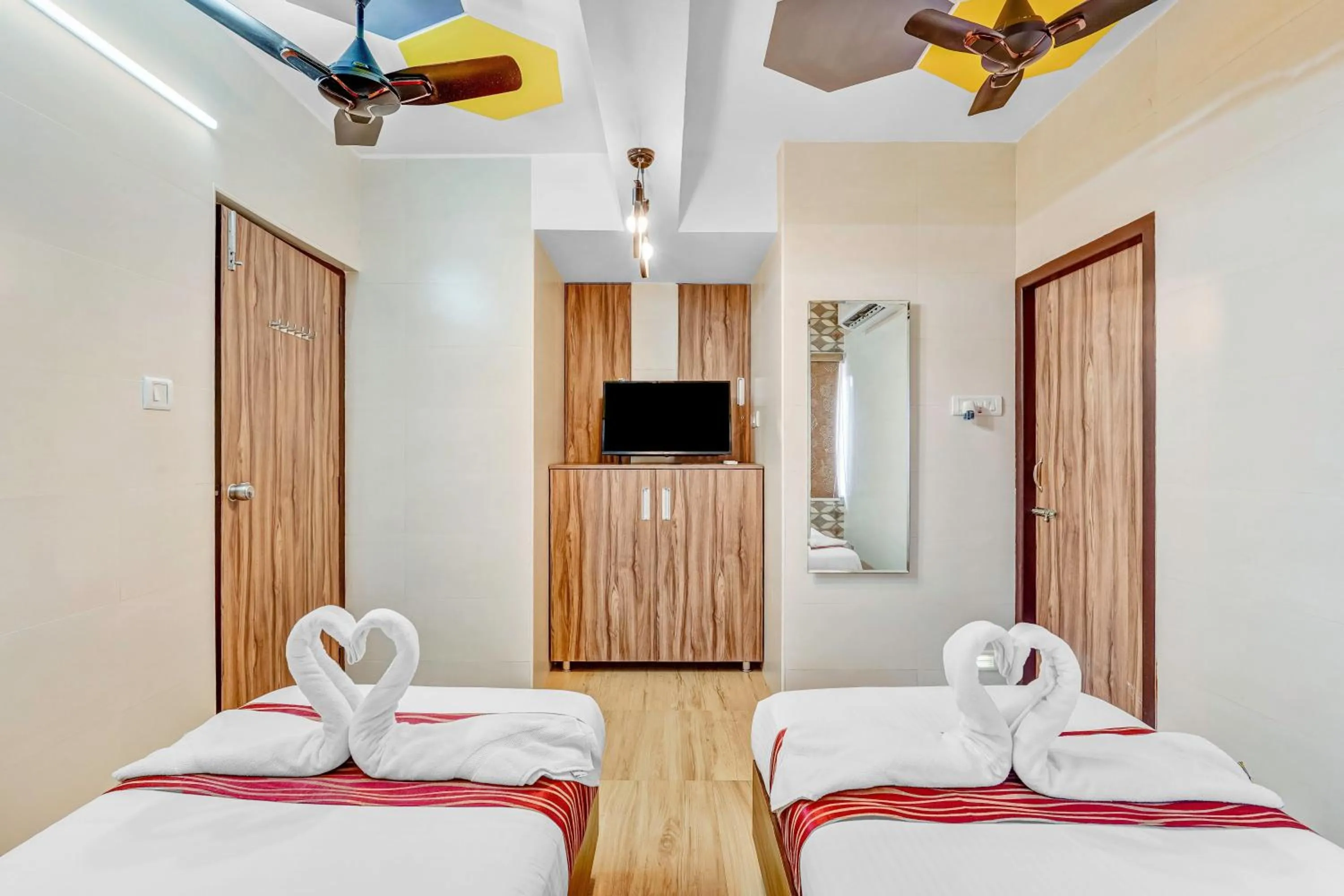 Bedroom, Bed in Season 4 Residences - Nungambakkam Near US consulate, Apollo Hospital, Shankar Nethralaya
