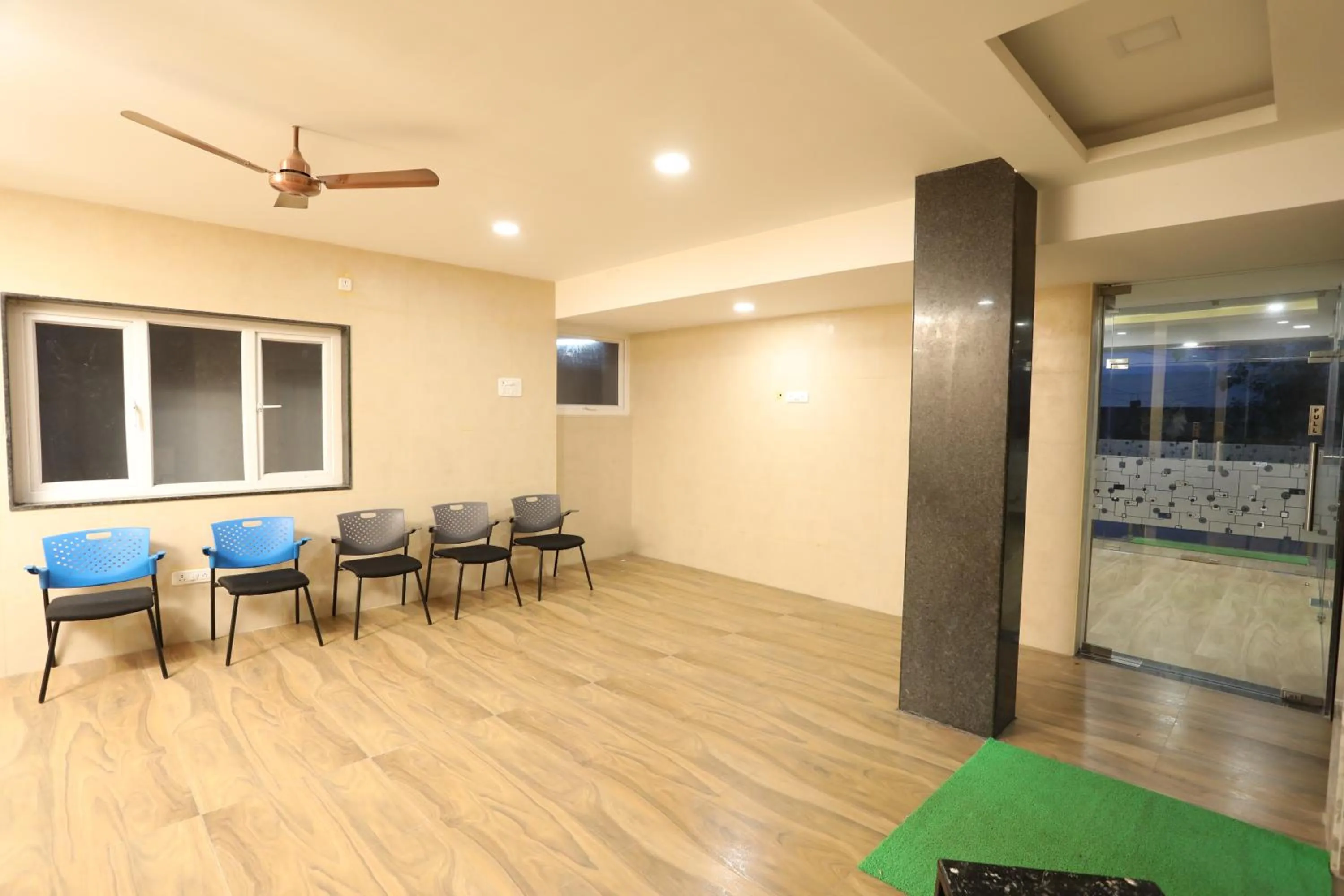 Lounge or bar in Season 4 Residences - Nungambakkam Near US consulate, Apollo Hospital, Shankar Nethralaya