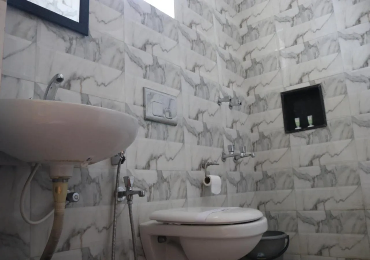 Shower in Season 4 Residences - Nungambakkam Near US consulate, Apollo Hospital, Shankar Nethralaya