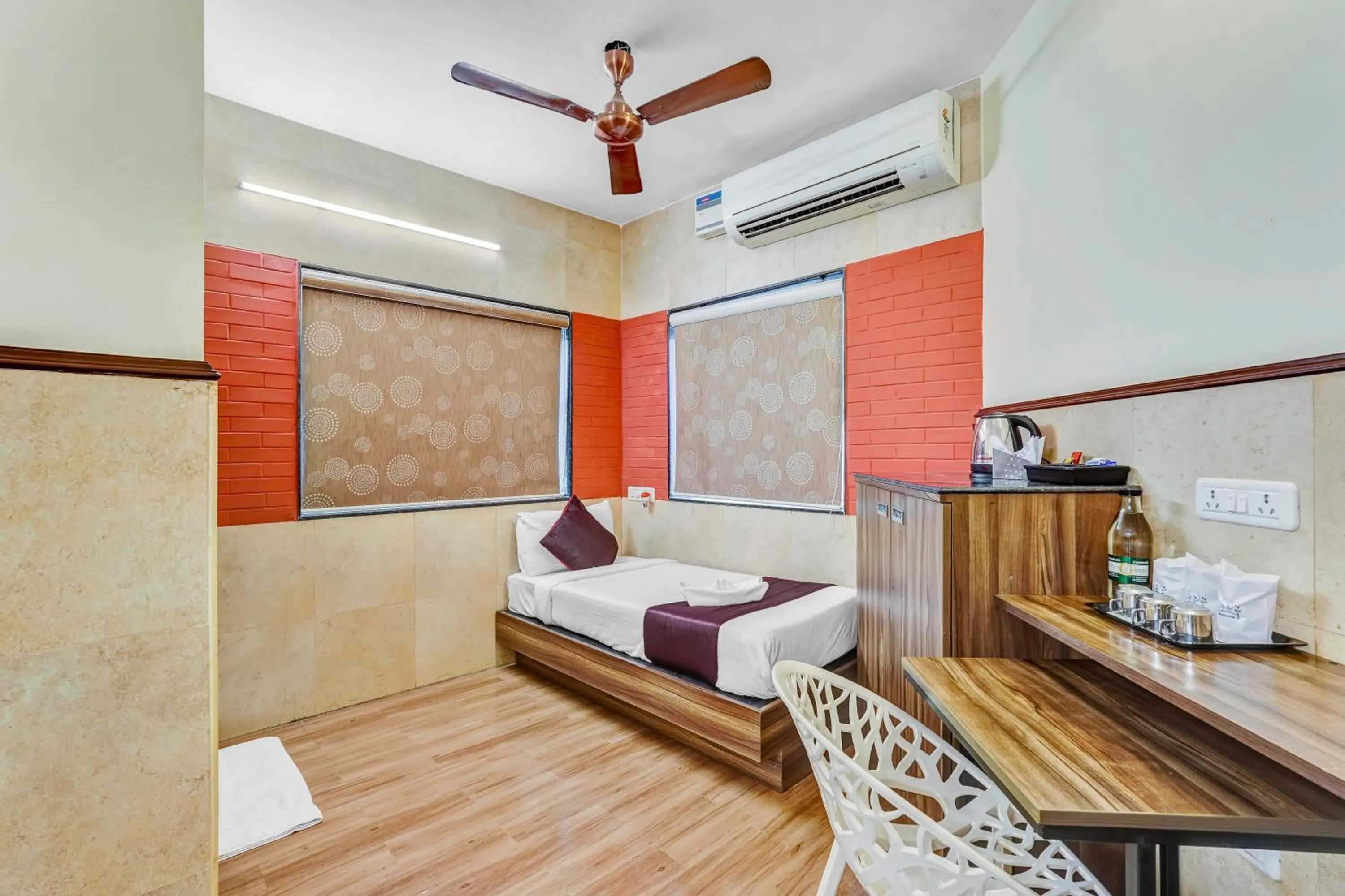 Restaurant/places to eat, Bed in Season 4 Residences - Nungambakkam Near US consulate, Apollo Hospital, Shankar Nethralaya